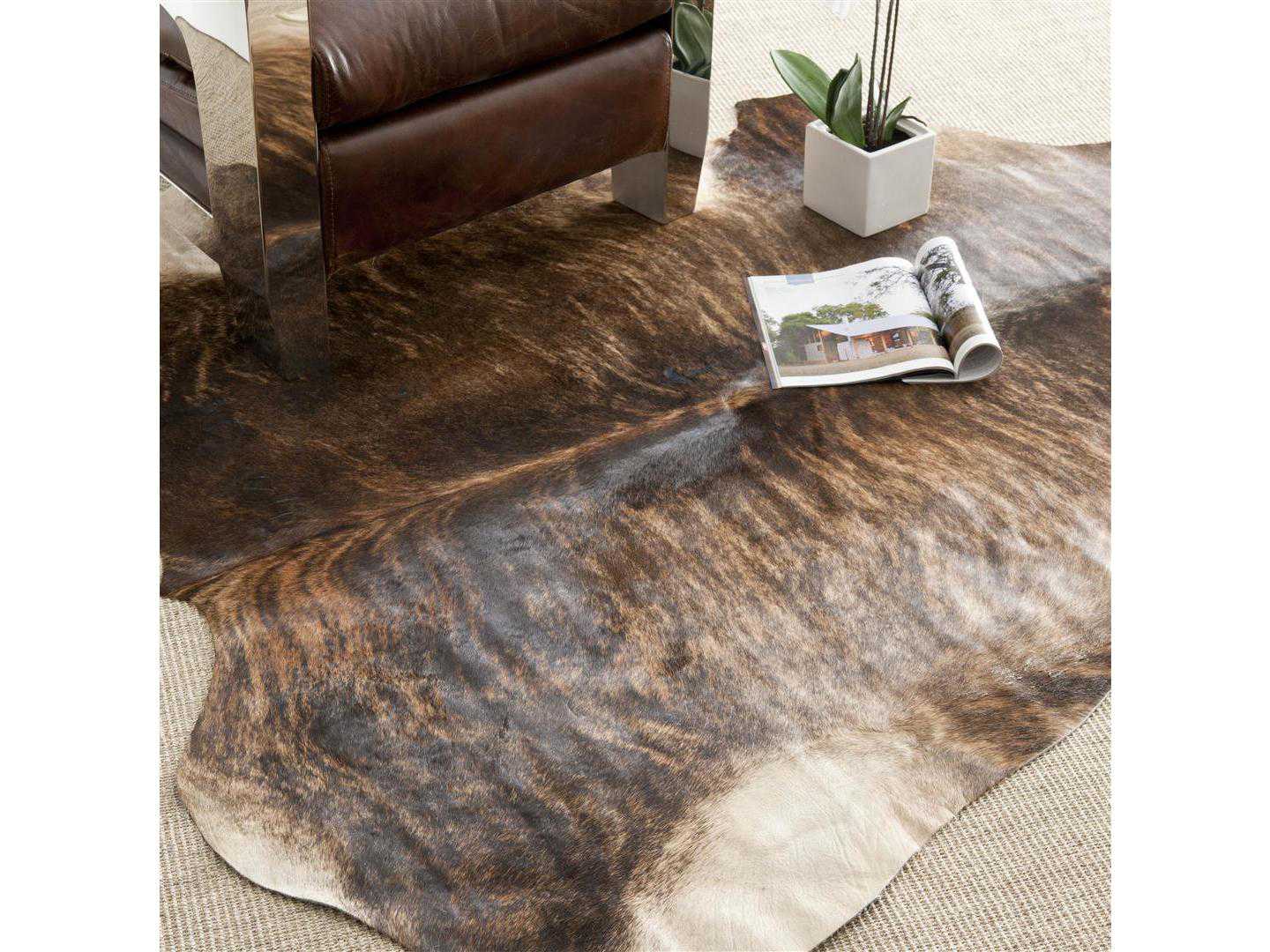 Safavieh Cow Hide 4'6'' x 6'6'' Rectangular Black / Brown Area Rug