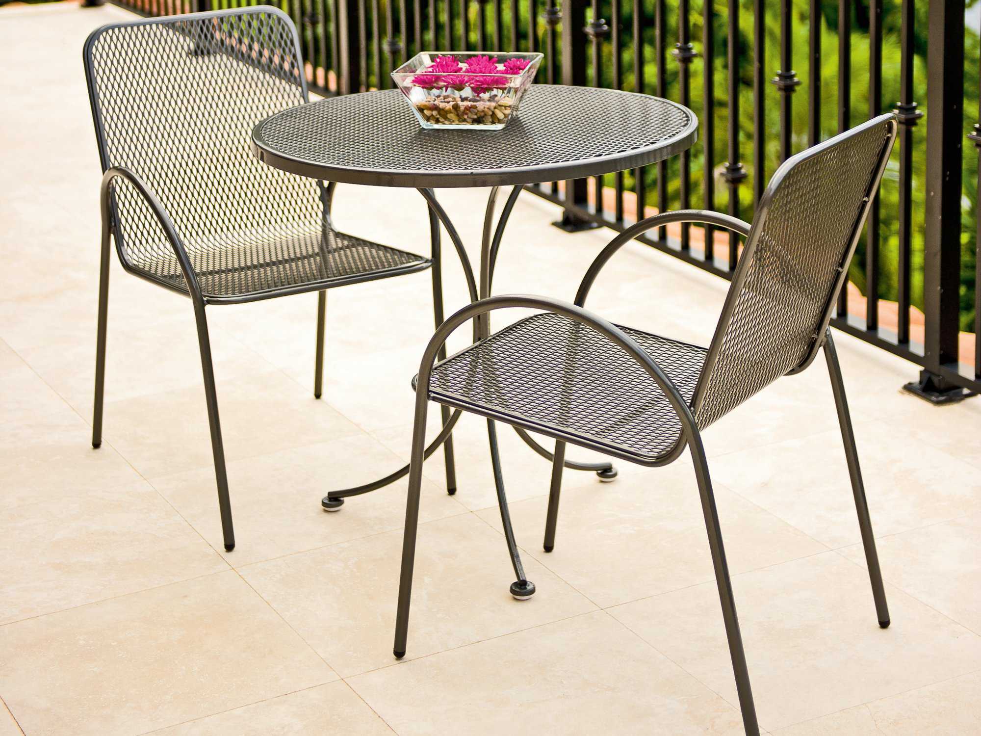 Woodard Mesh Wrought Iron 30 Round Bistro Table 190134