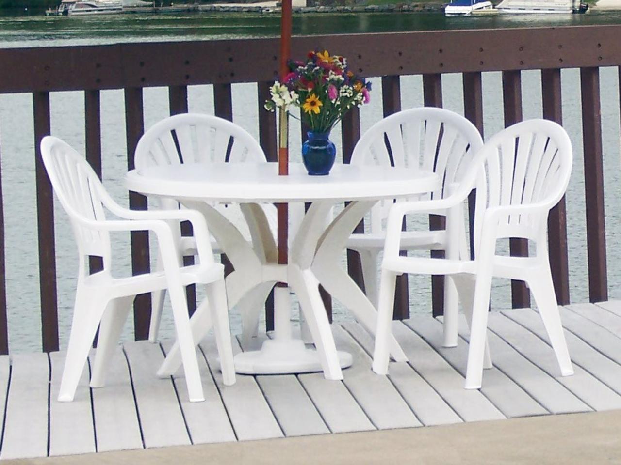 Grosfillex Pacific Fanback Resin White Stacking Outdoor Dining Arm