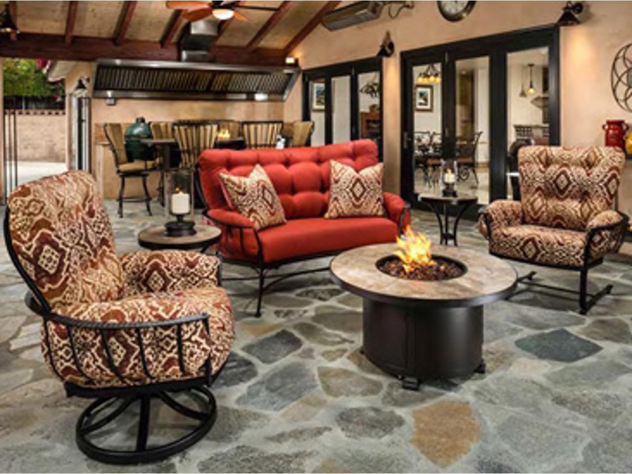 OW Lee Monterra Wrought Iron Mini Crescent loveseat | 423-2MS