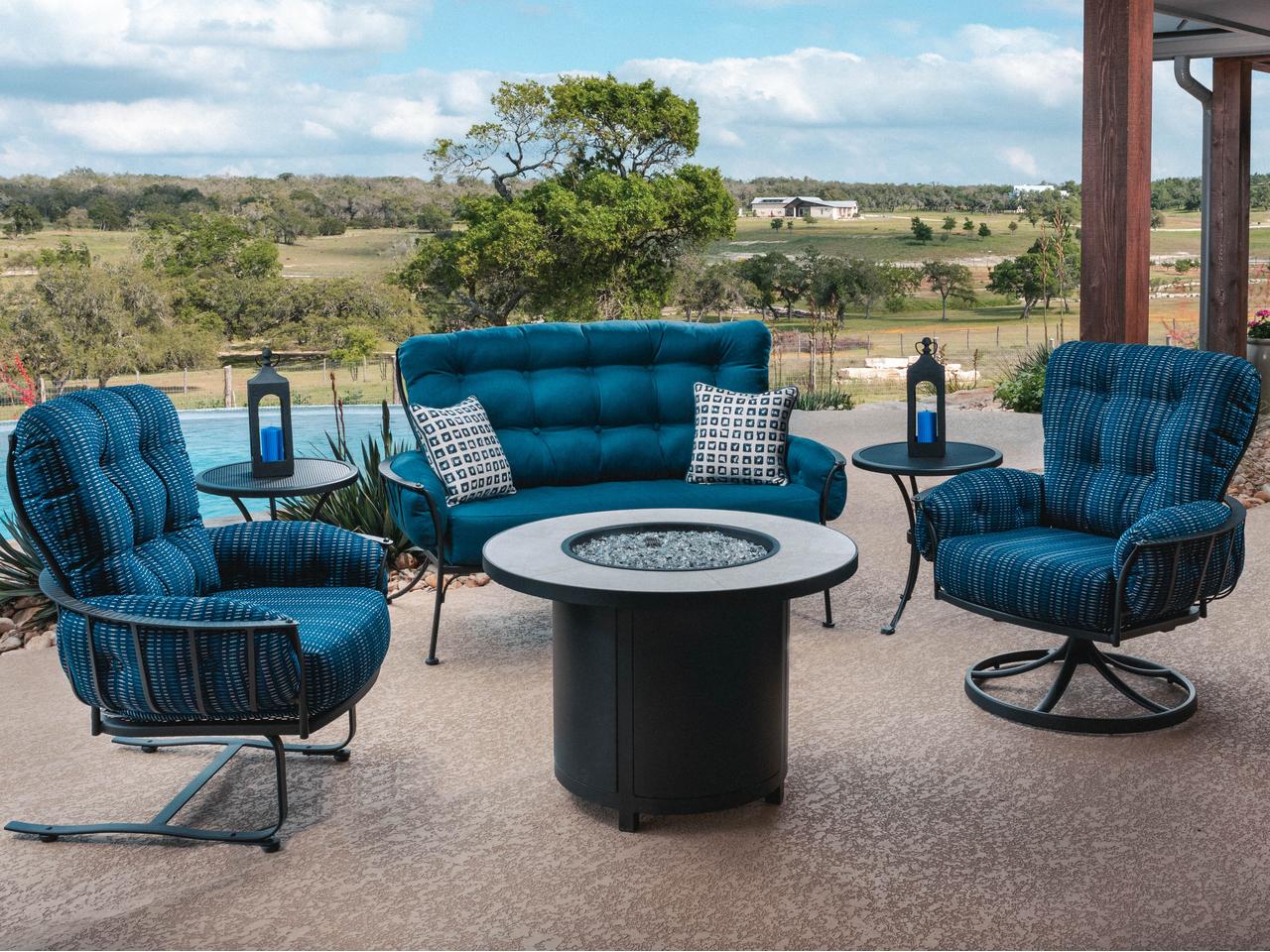 OW Lee Monterra Wrought Iron Mini Crescent loveseat | 423-2MS