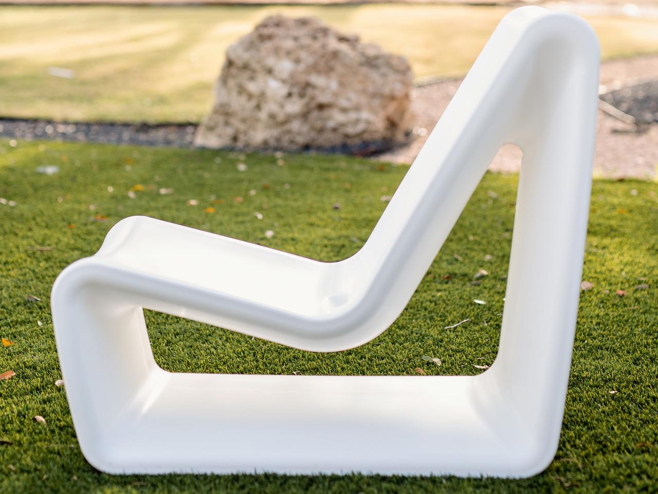 【最終値下げ】Lu.Official Sheer Circle Tank 白 Tupelo Goods Loop Marine-Grade Polyethylene Lounge Chair in
