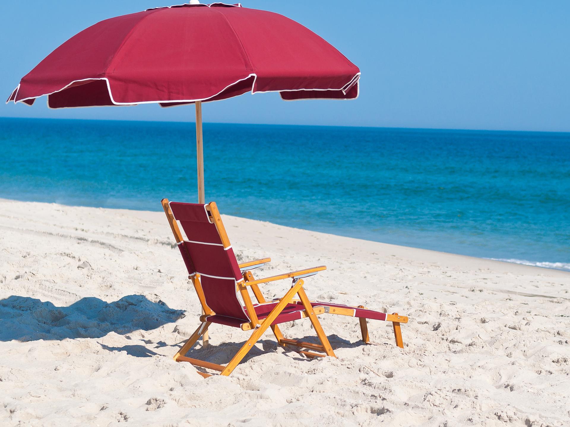 Avalon 7.5 Foot Octagon Manual Lift Commercial Beach Umbrella with Valance