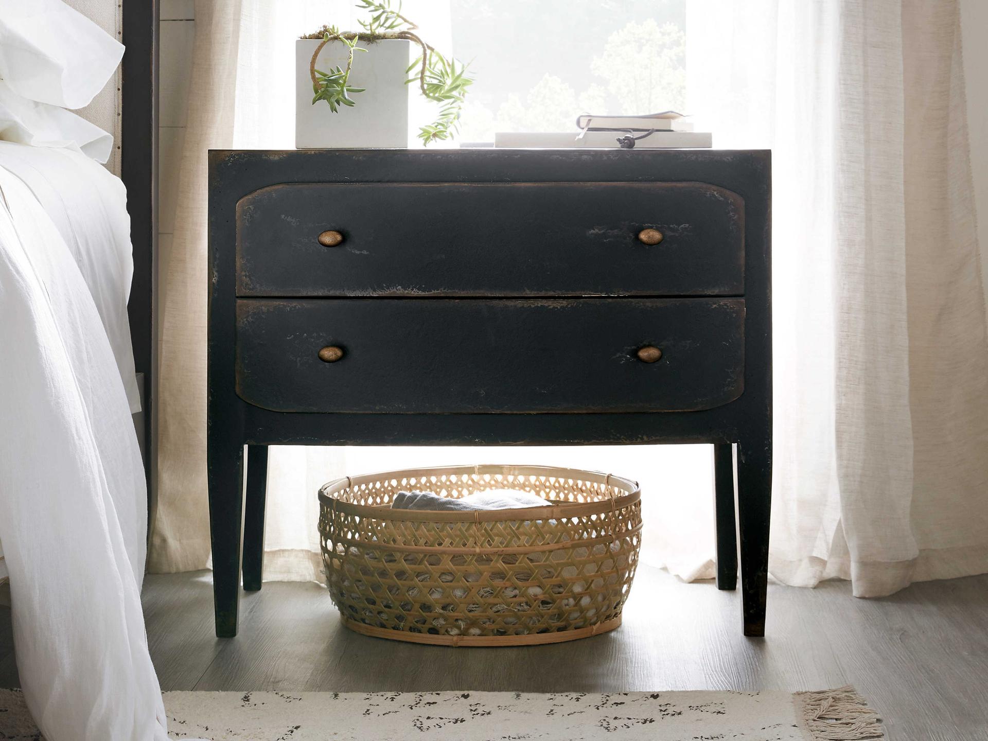 Hooker Furniture Ciao Bella 2-Drawers Hardwood Nightstand