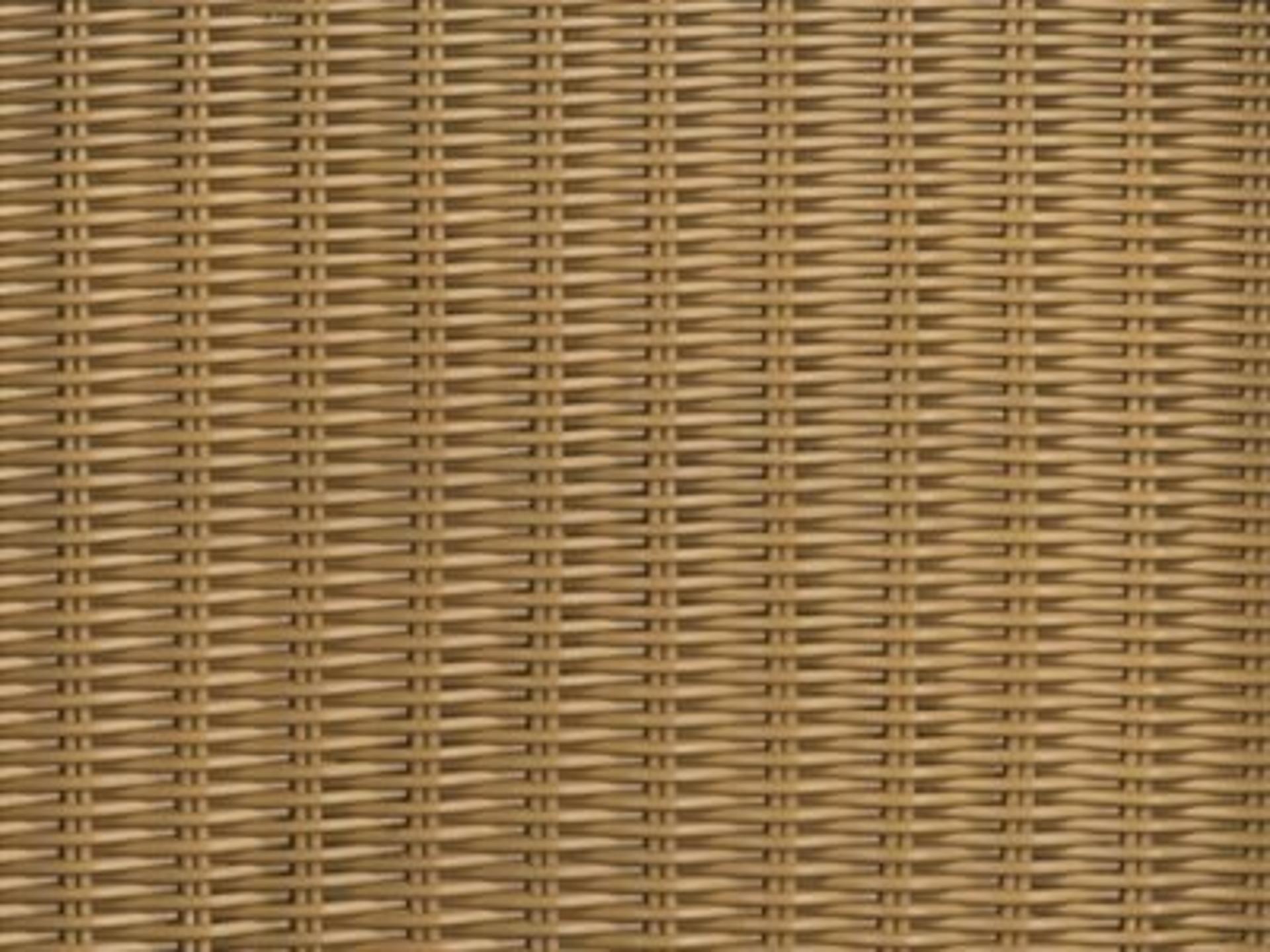 Finish: Natural Round