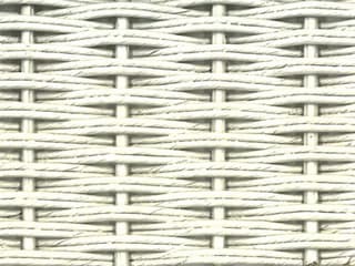 Table Finish: Ivory