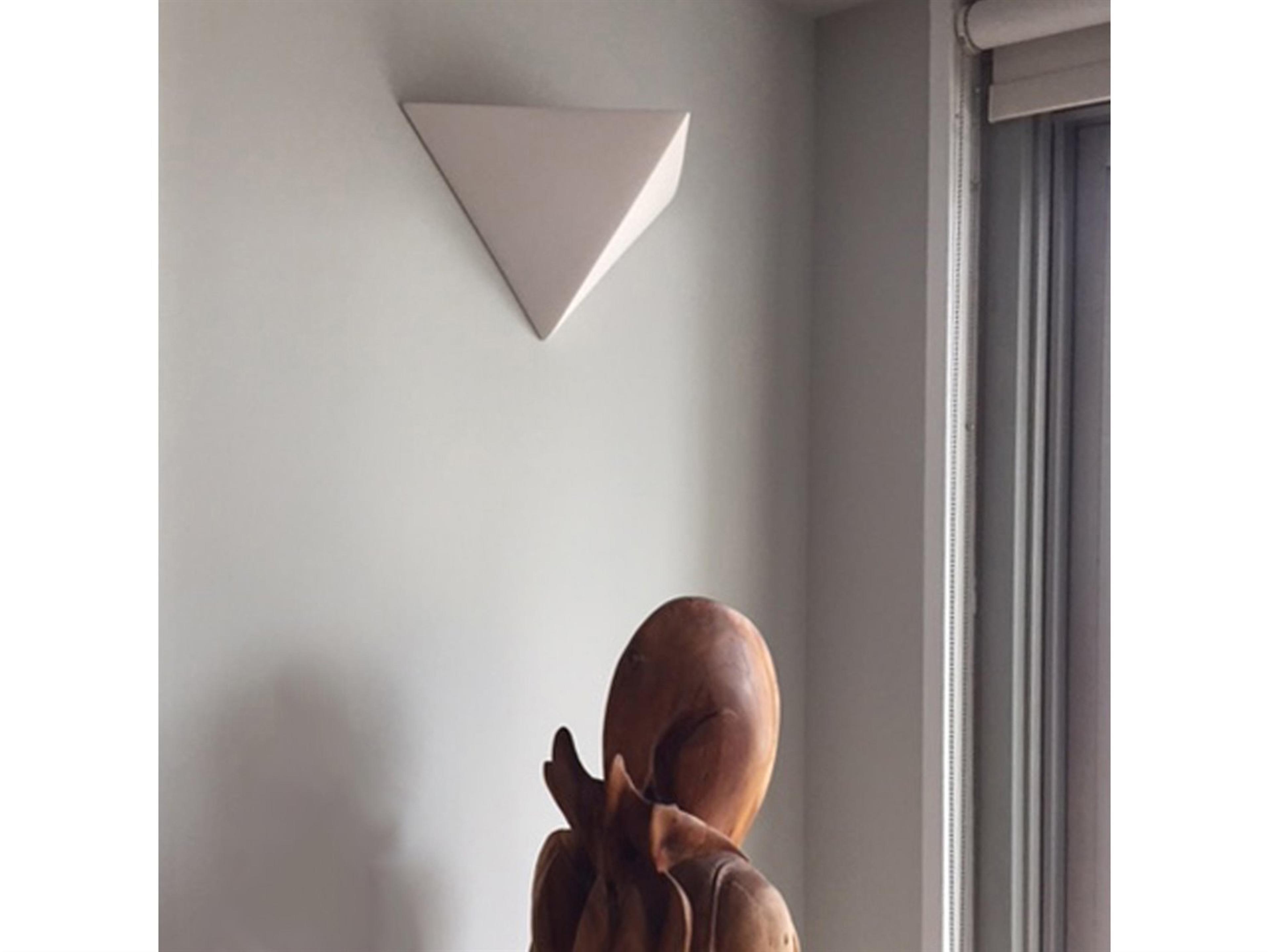 A19 Gran Sumatra 1-Light White Wall Sconce