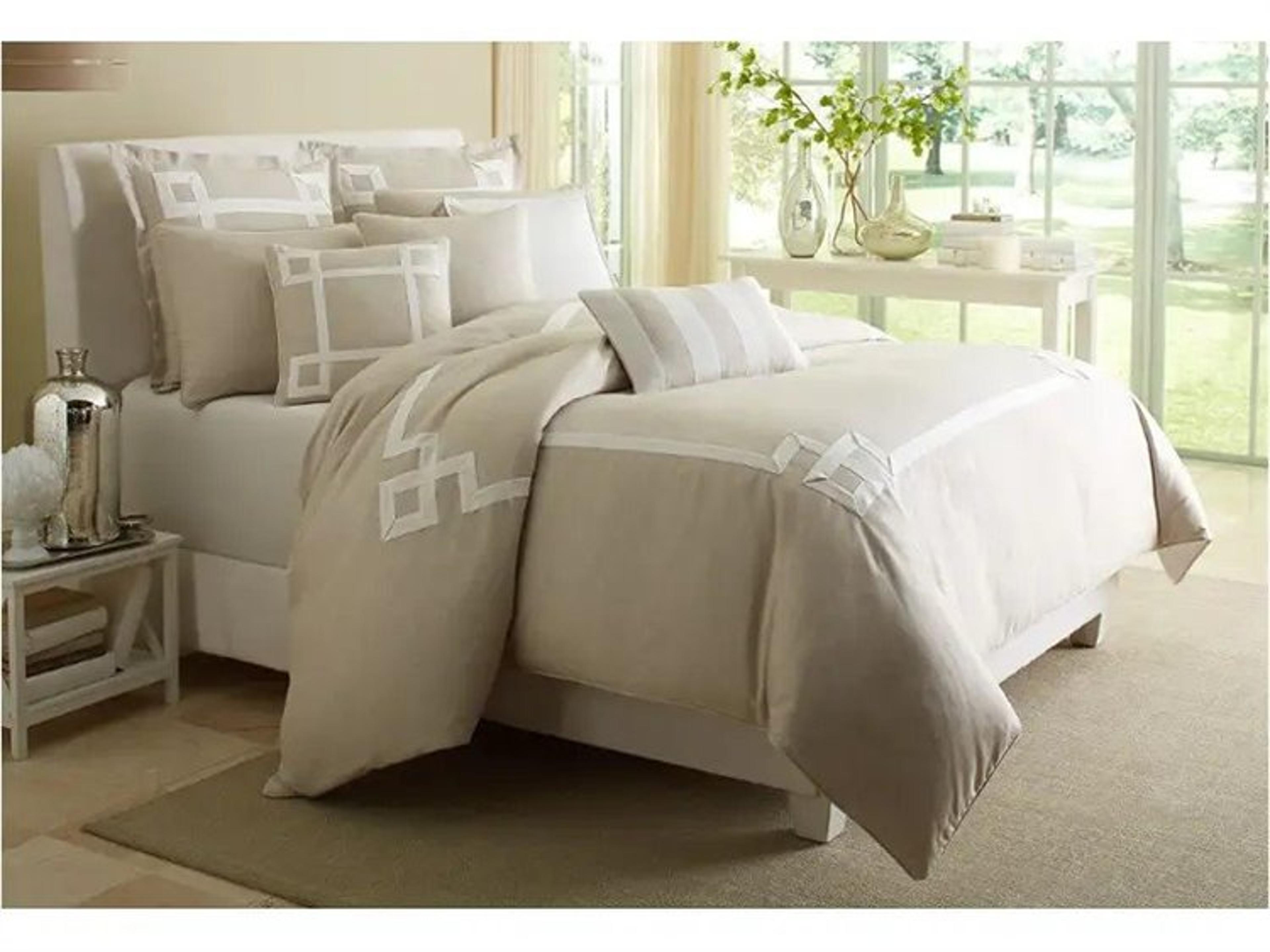 Bedding Avenue A King 10-Piece Comforter Set - Natural