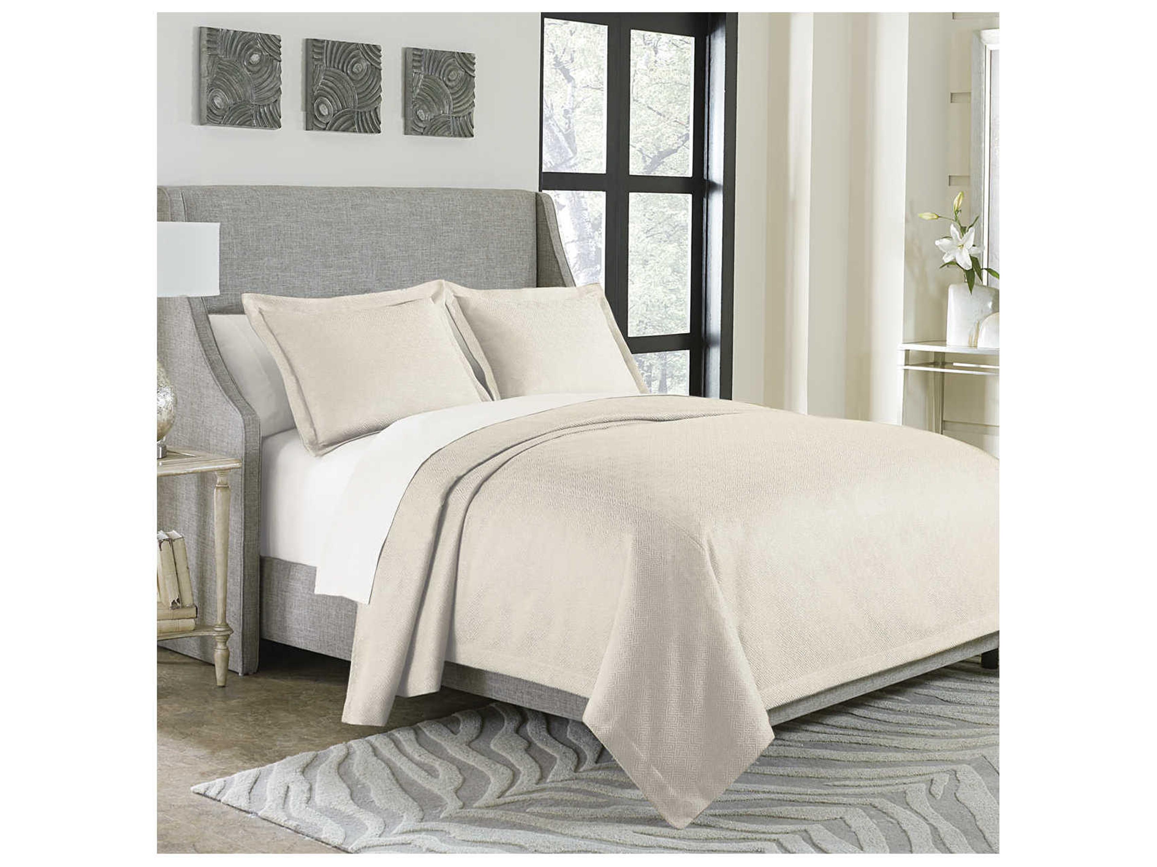 Michael Amini Potenza Throws