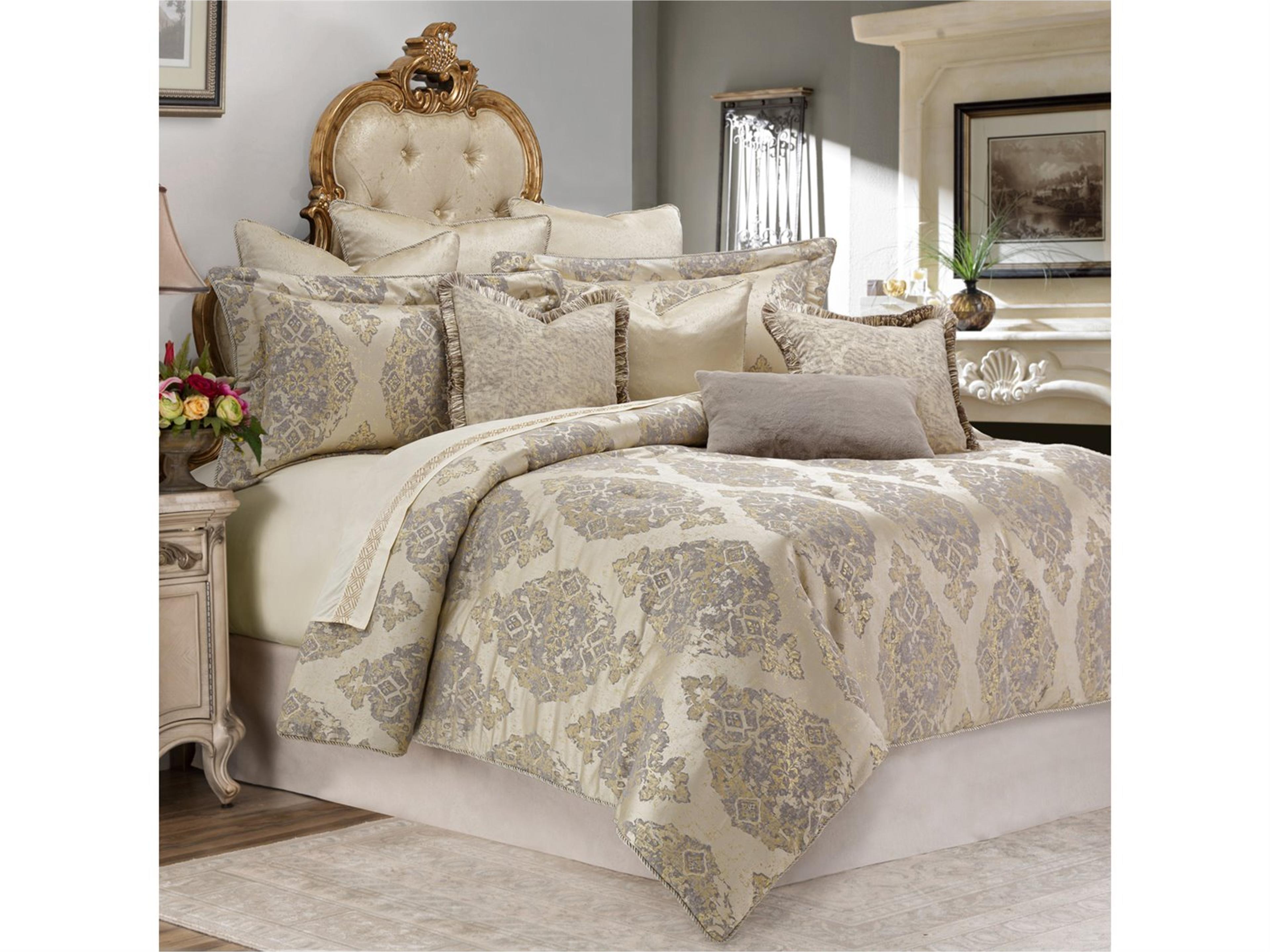 Michael Amini Bedding Bennett 9-Piece Queen Comforter Set - Champagne