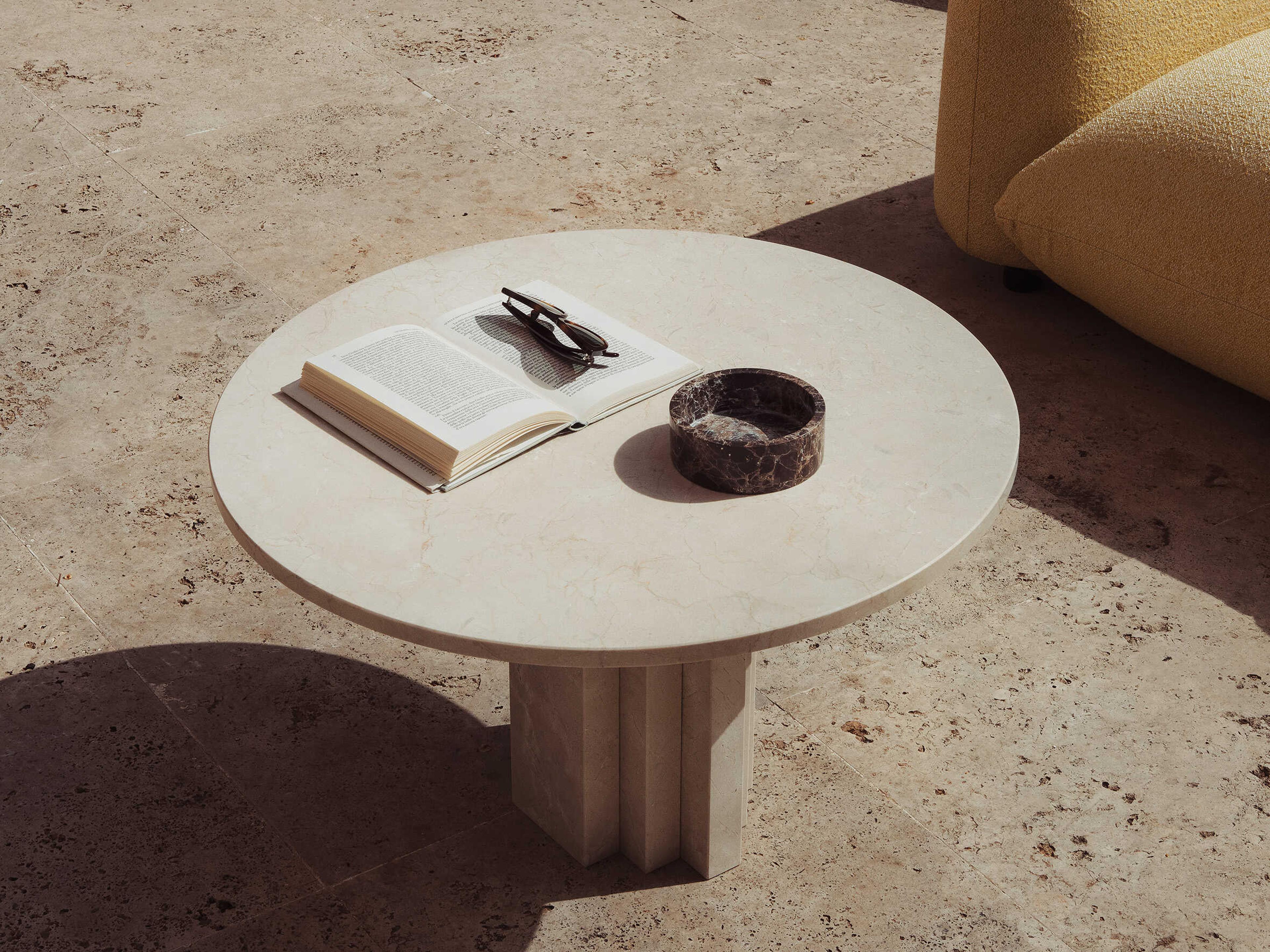 Arflex Scalea Round Crema Marfil Marble End Table