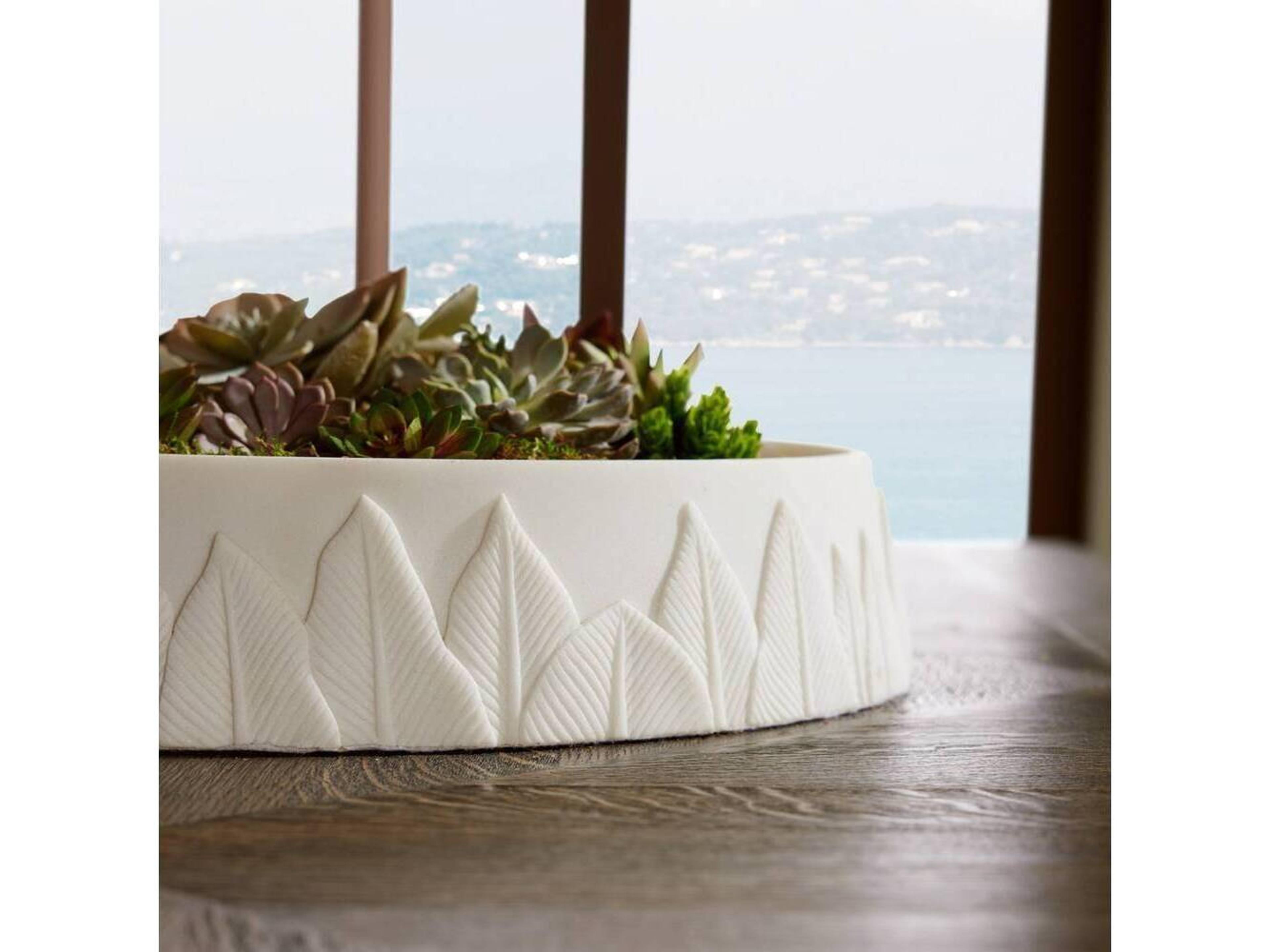 Feather Short Centerpiece Ivory Riverstone