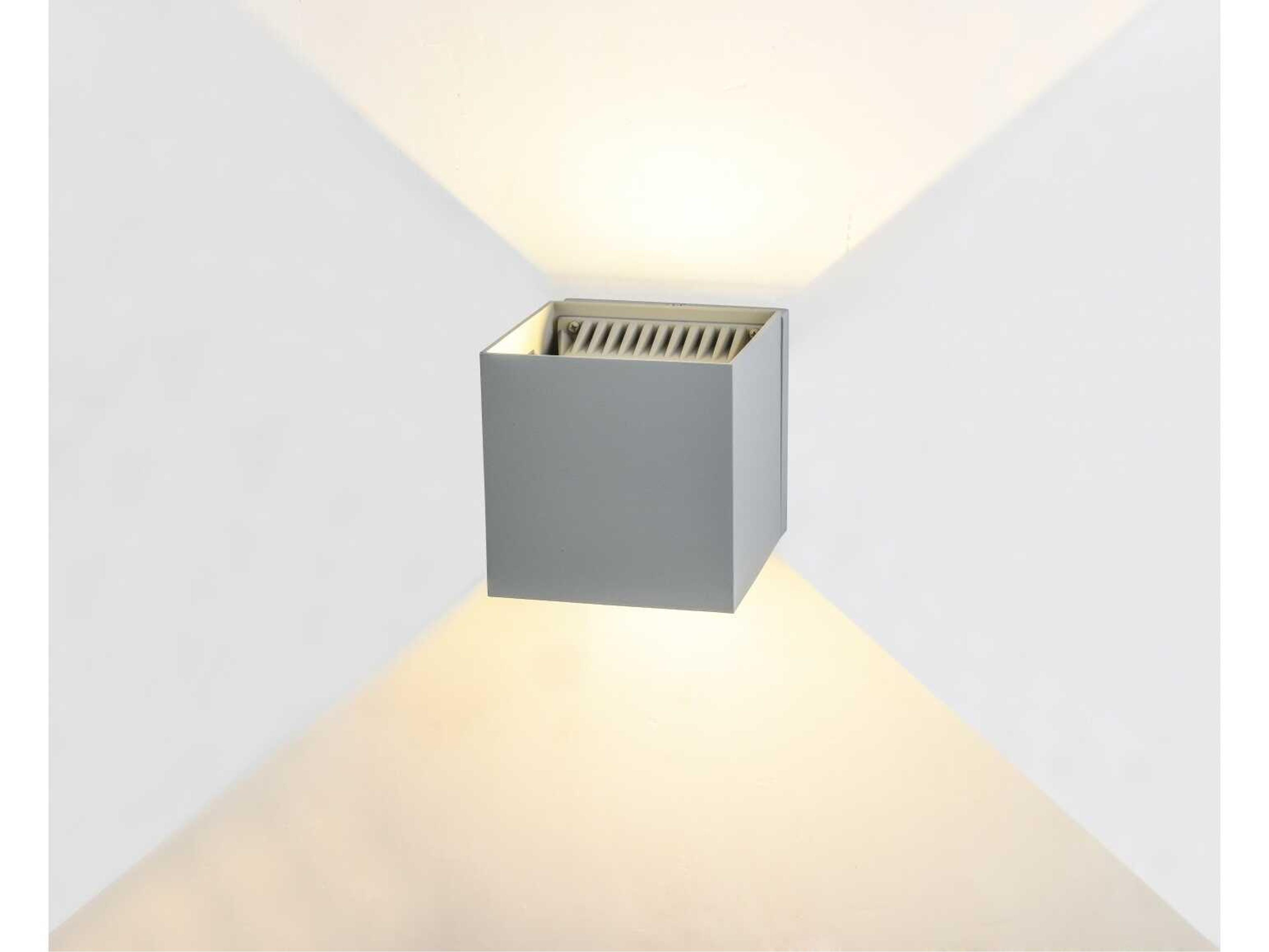Avenue Lighting Outdoor Wall Light