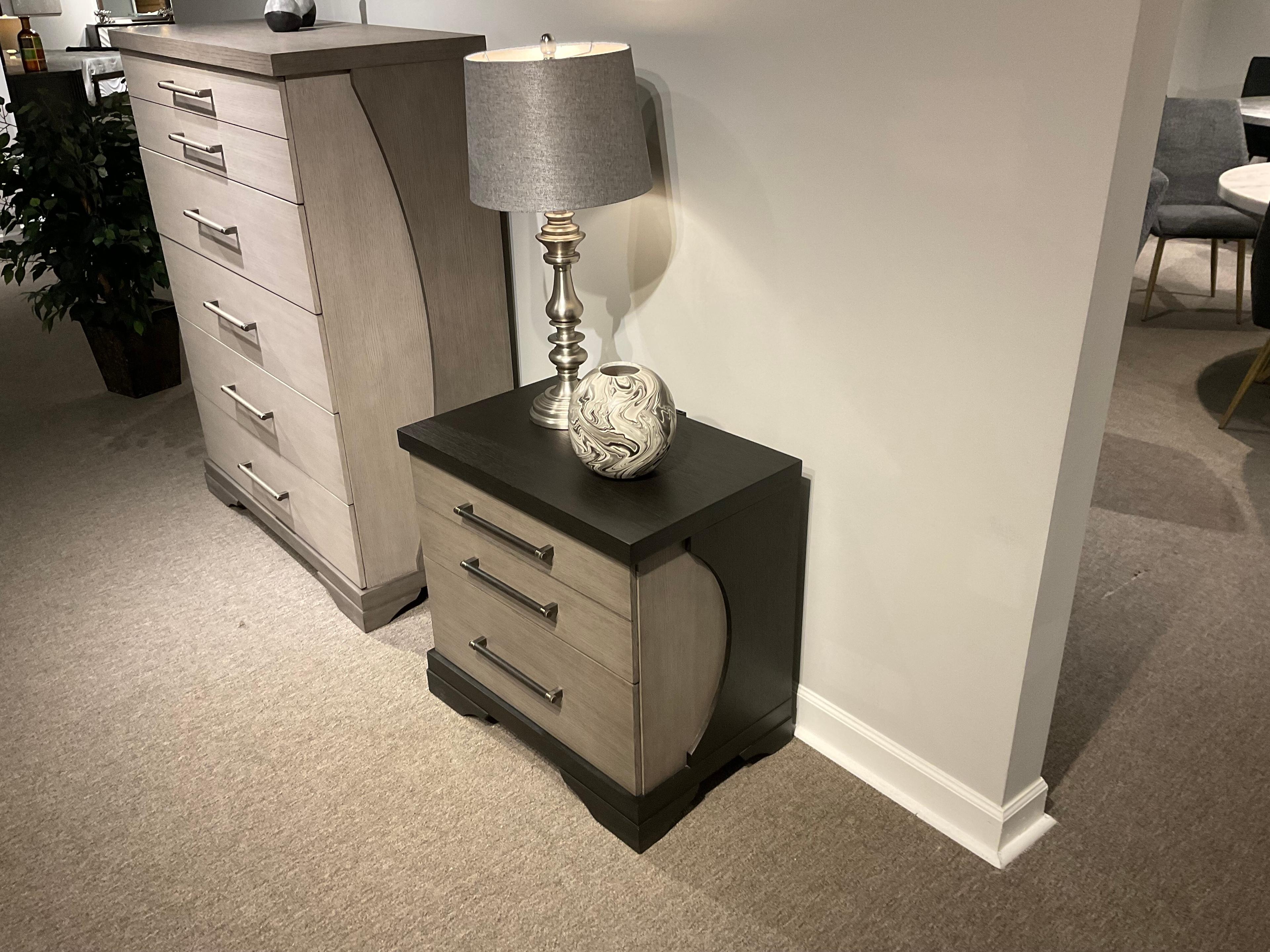 Avalon Furniture 3-Drawers Gray Rubberwood Nightstand