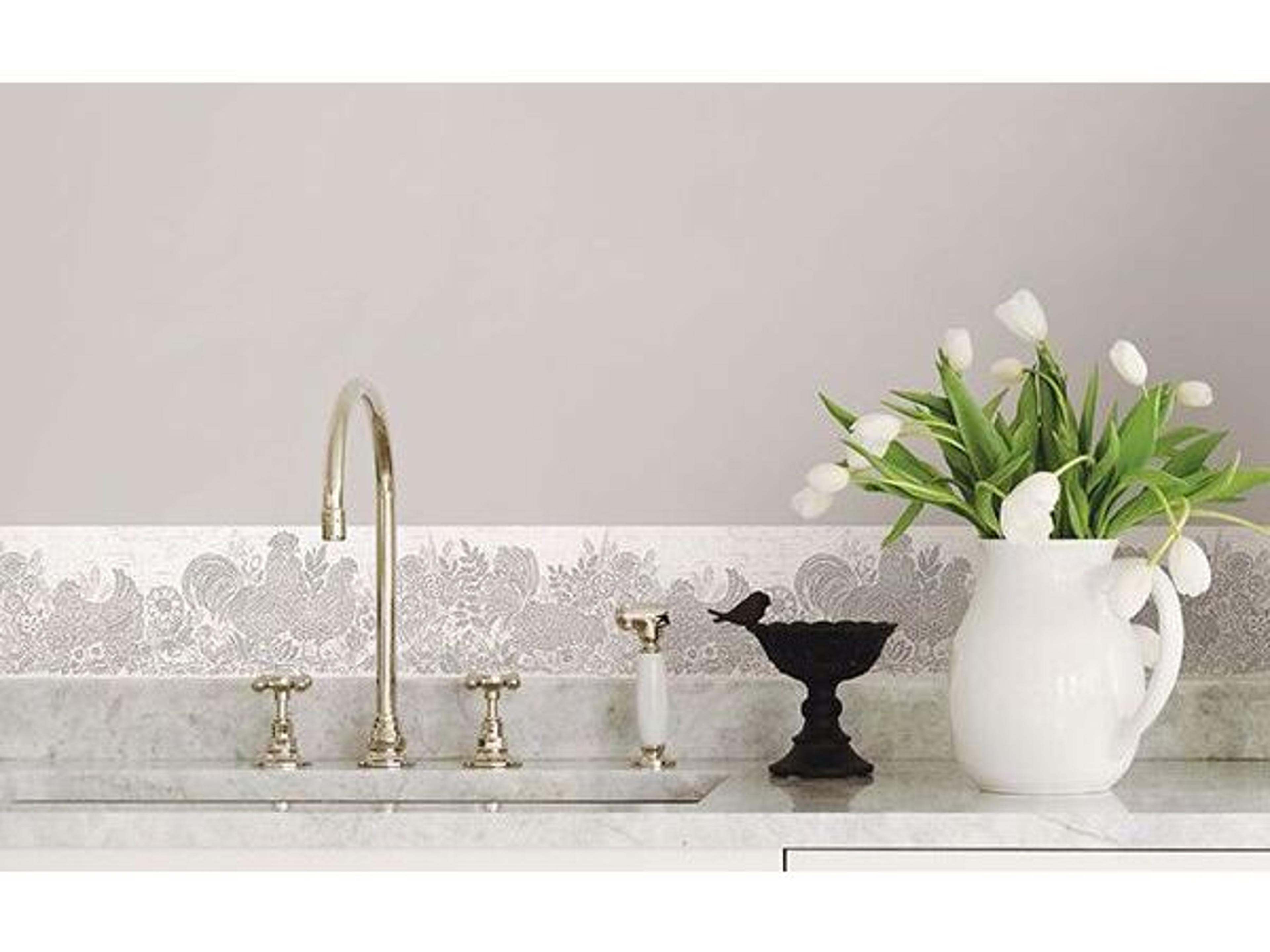 Brewster Home Fashions Chesapeake Parton Light Grey Chicken Border