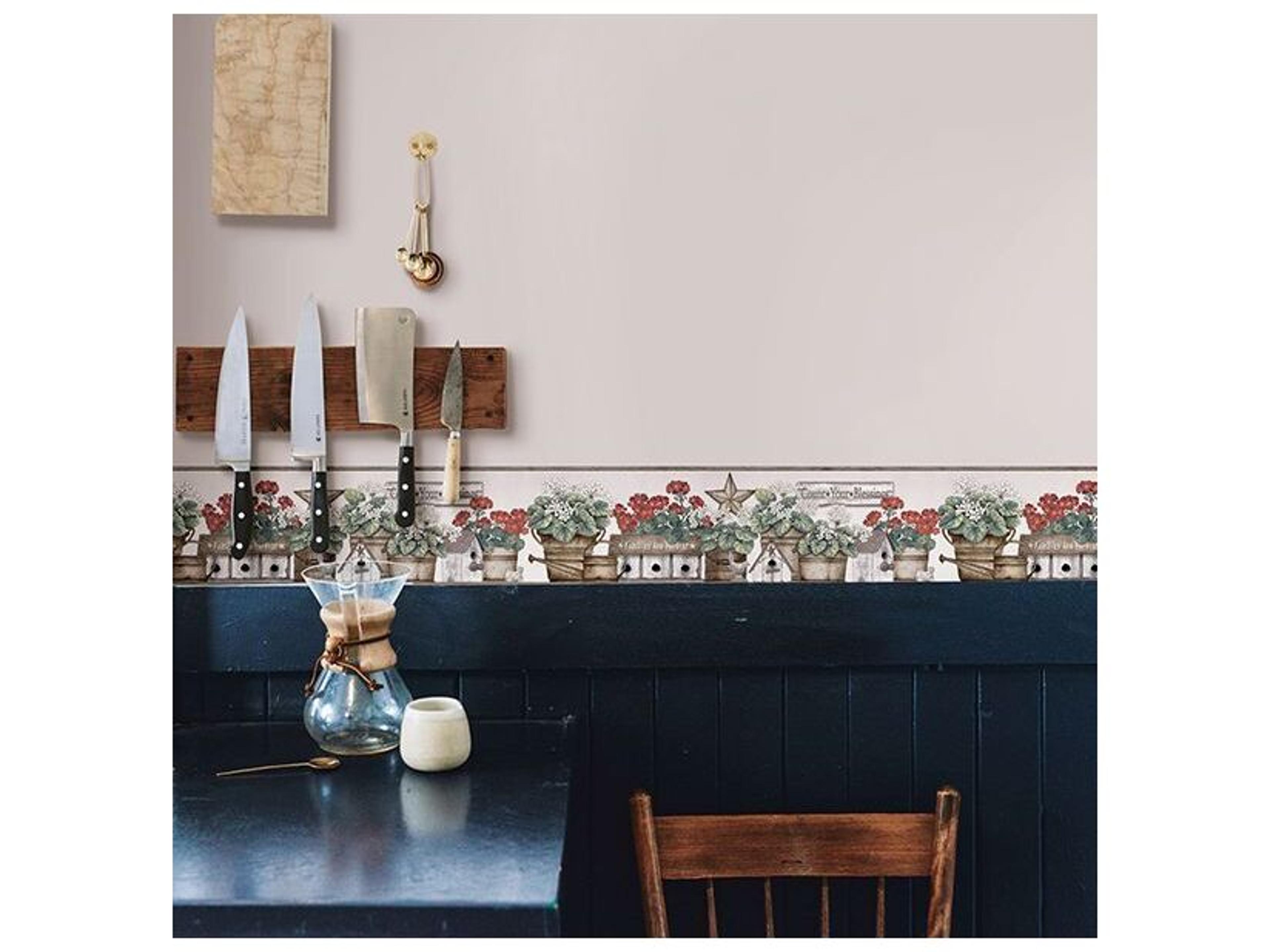 Brewster Home Fashions Chesapeake Geranium Multicolor Flower Pot Border