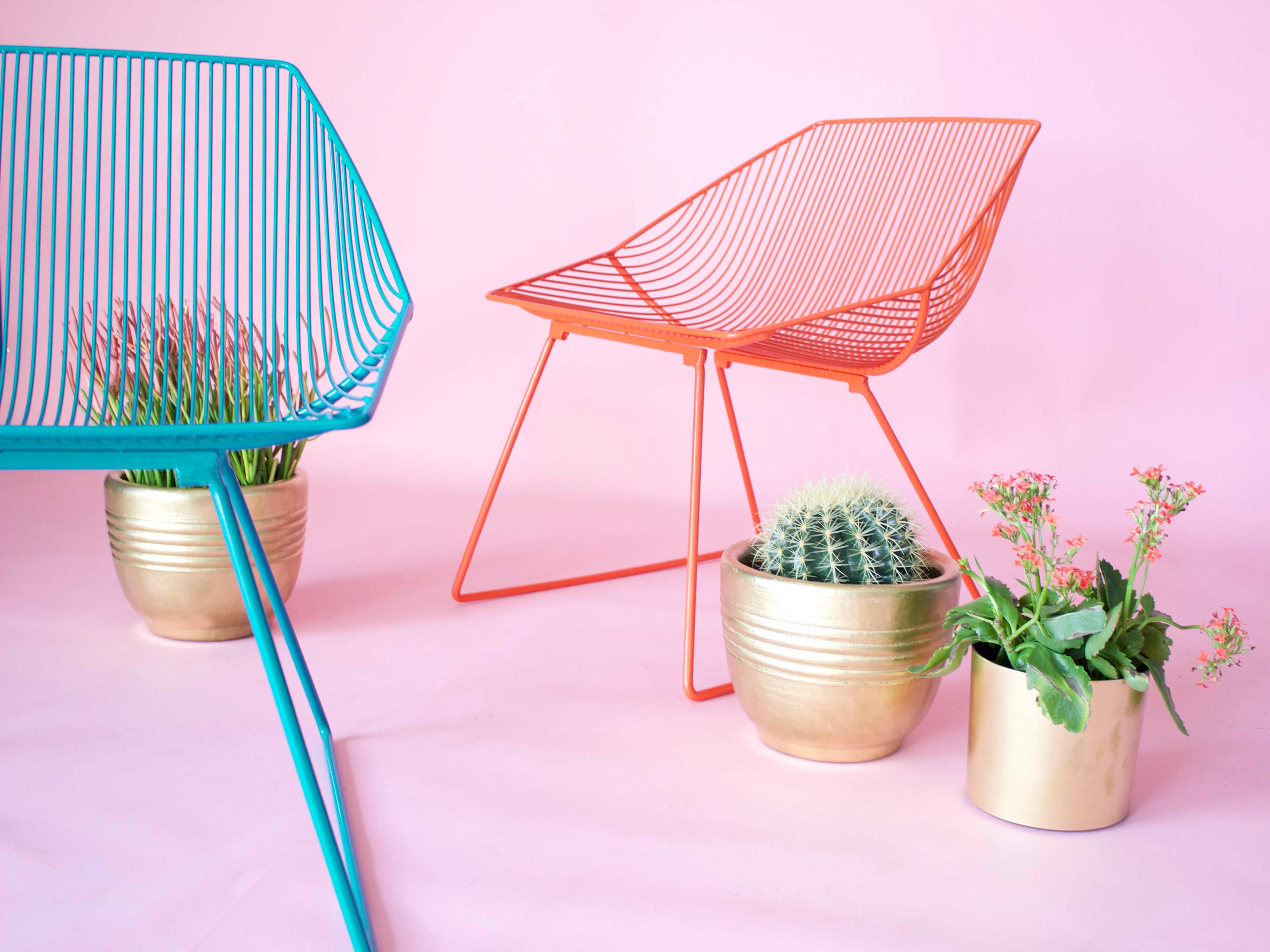 Bend Goods Outdoor Bunny Galvanized Iron Peacock Lounge Chair