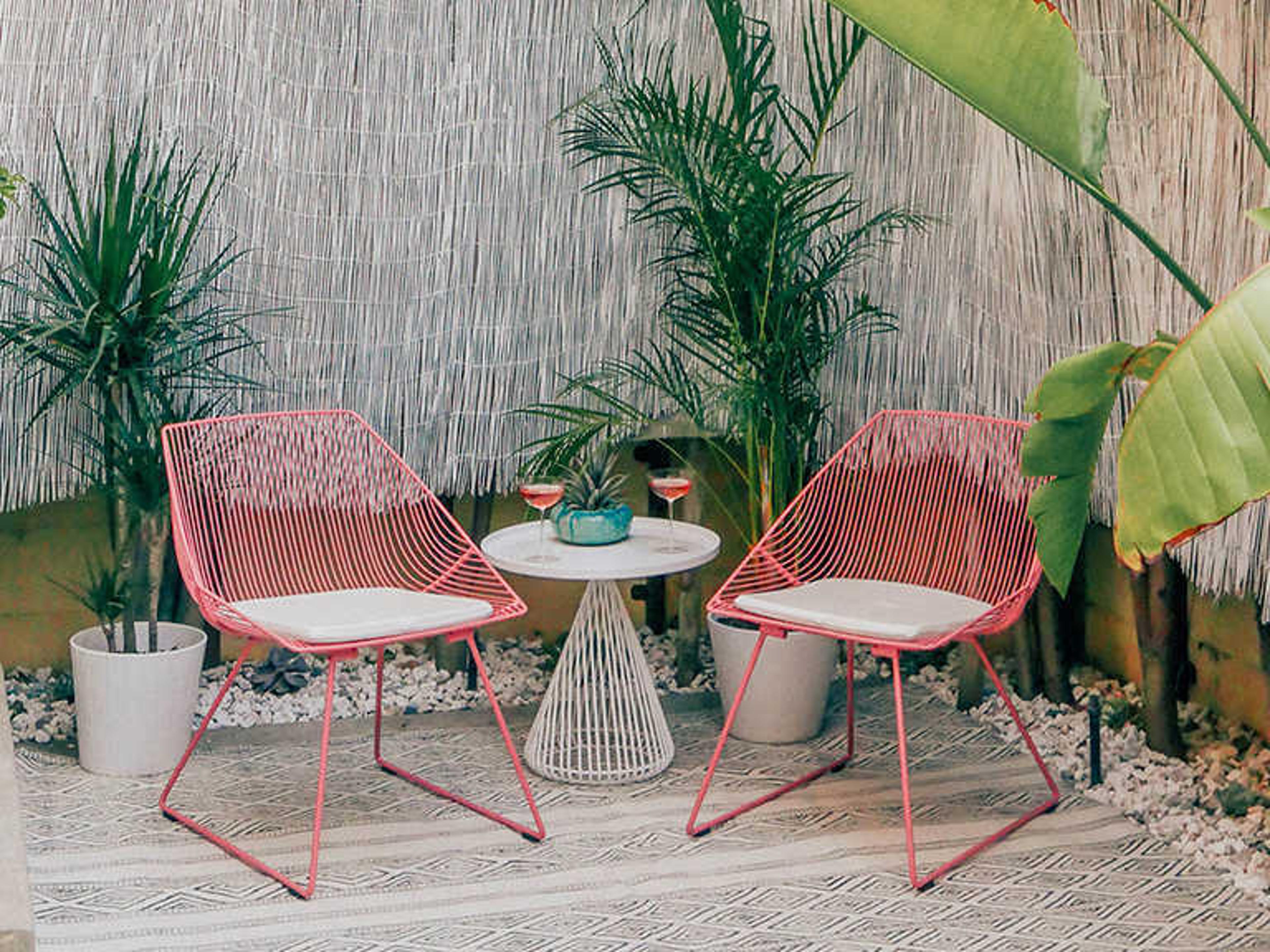 Bend Goods Outdoor Cono Galvanized Iron White Round End Table with Tray Top