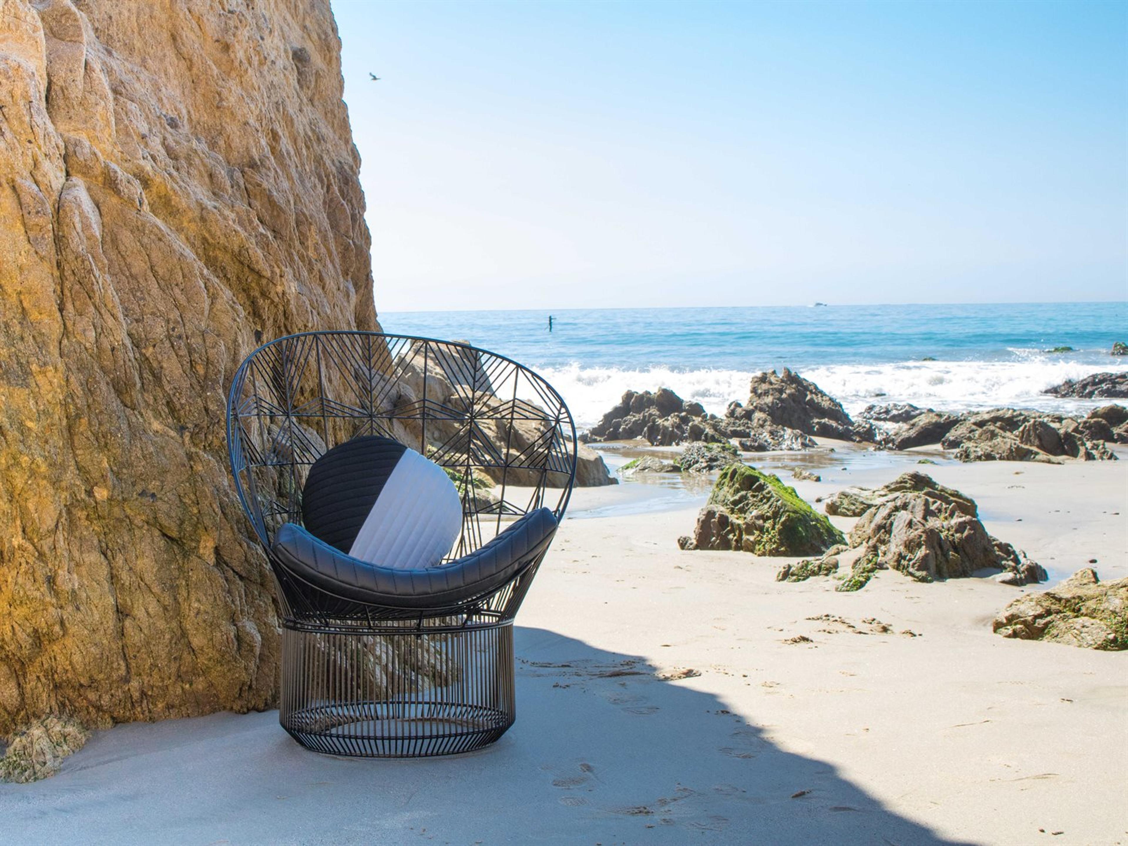 Bend Goods Outdoor Peacock Galvanized Iron Black Lounge Chair