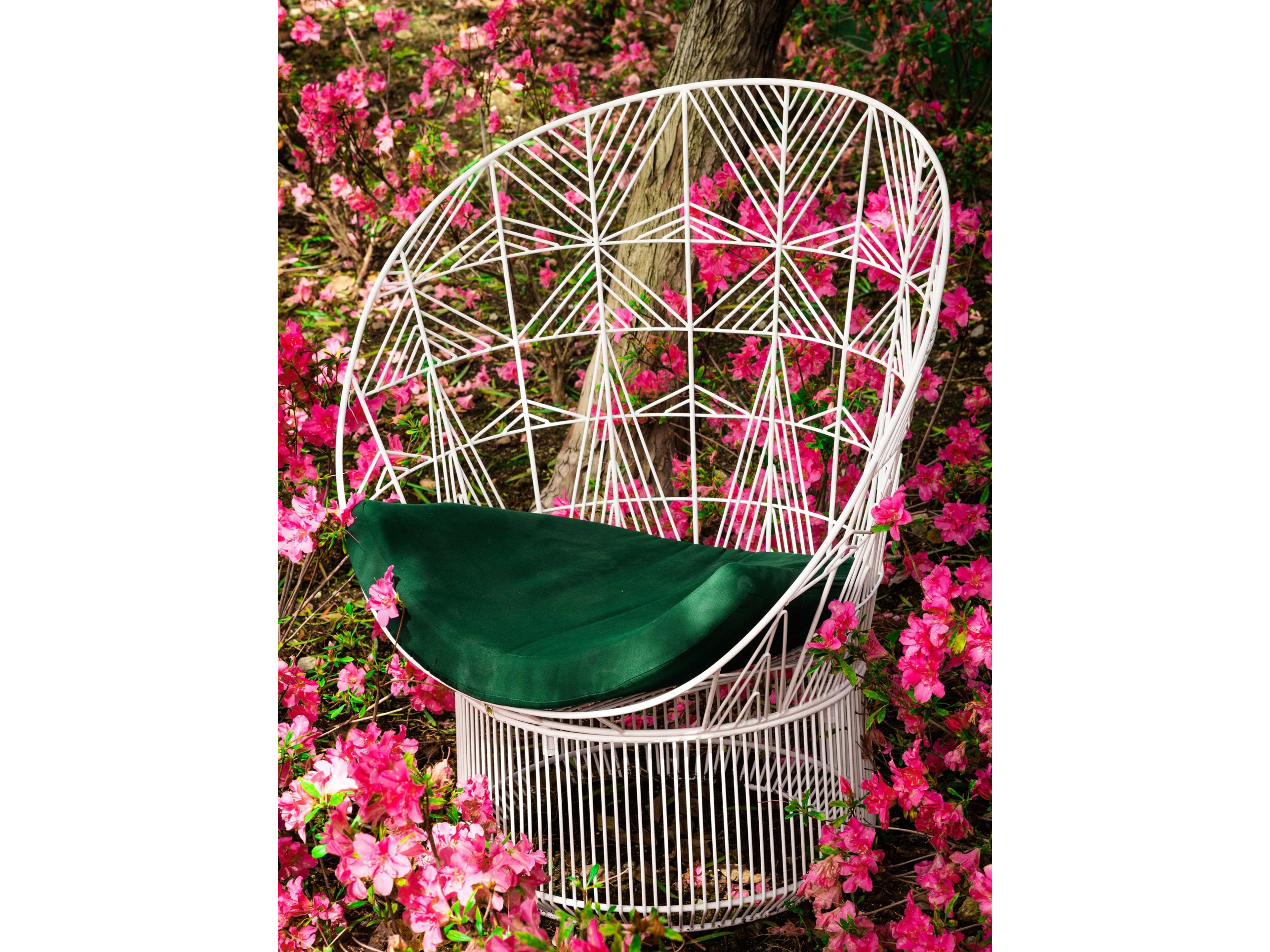 Bend Goods Outdoor Peacock Galvanized Iron White Lounge Chair