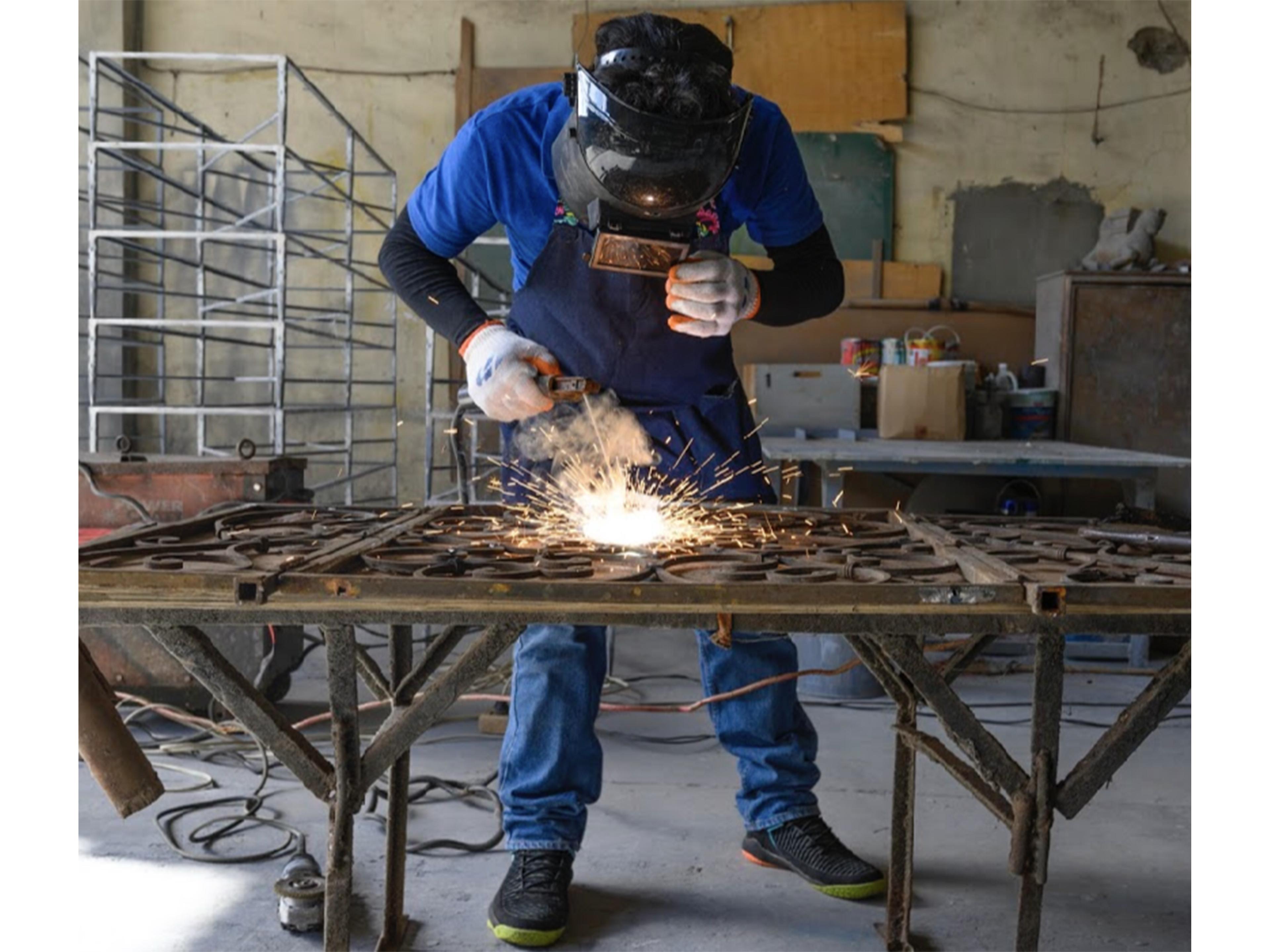 Butler Desiree Round Mirror Metalworks End Table