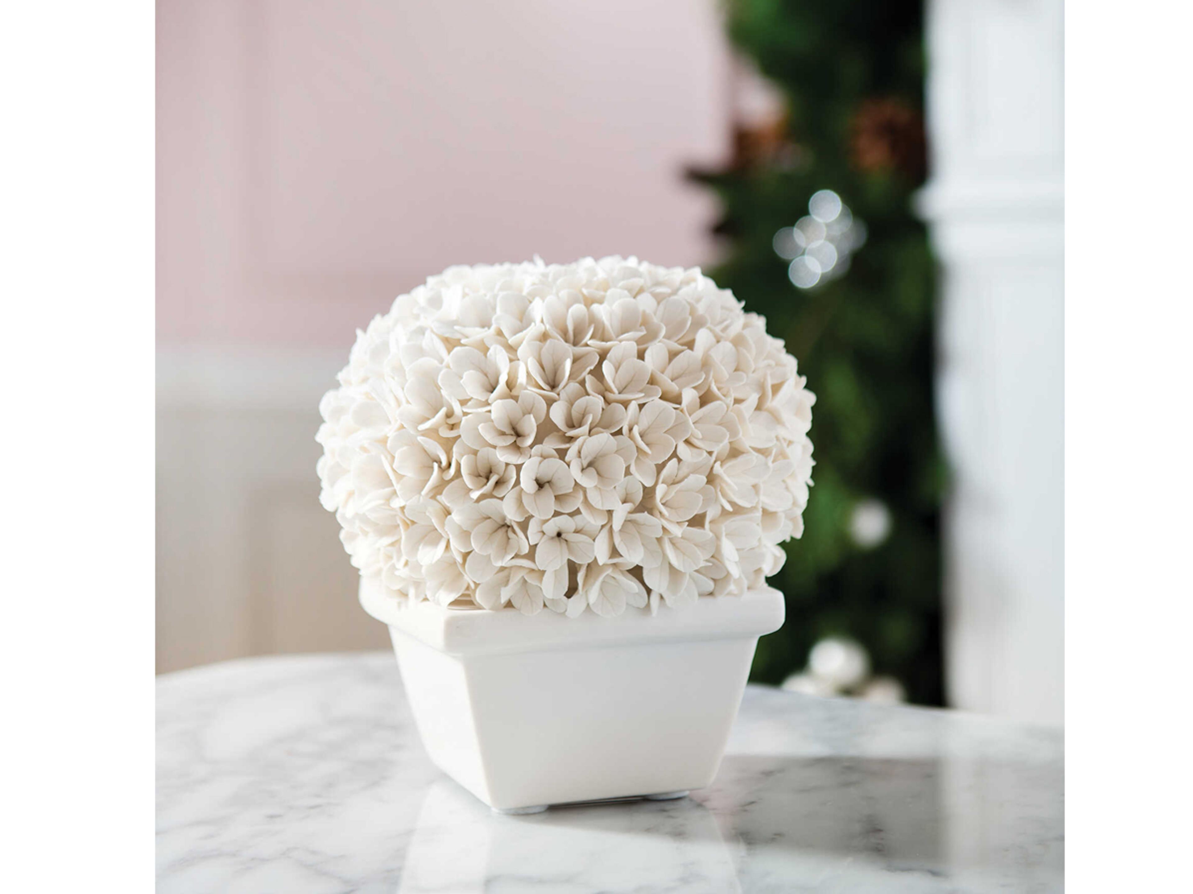 Villa & House Boston Round Boxwood Topiary