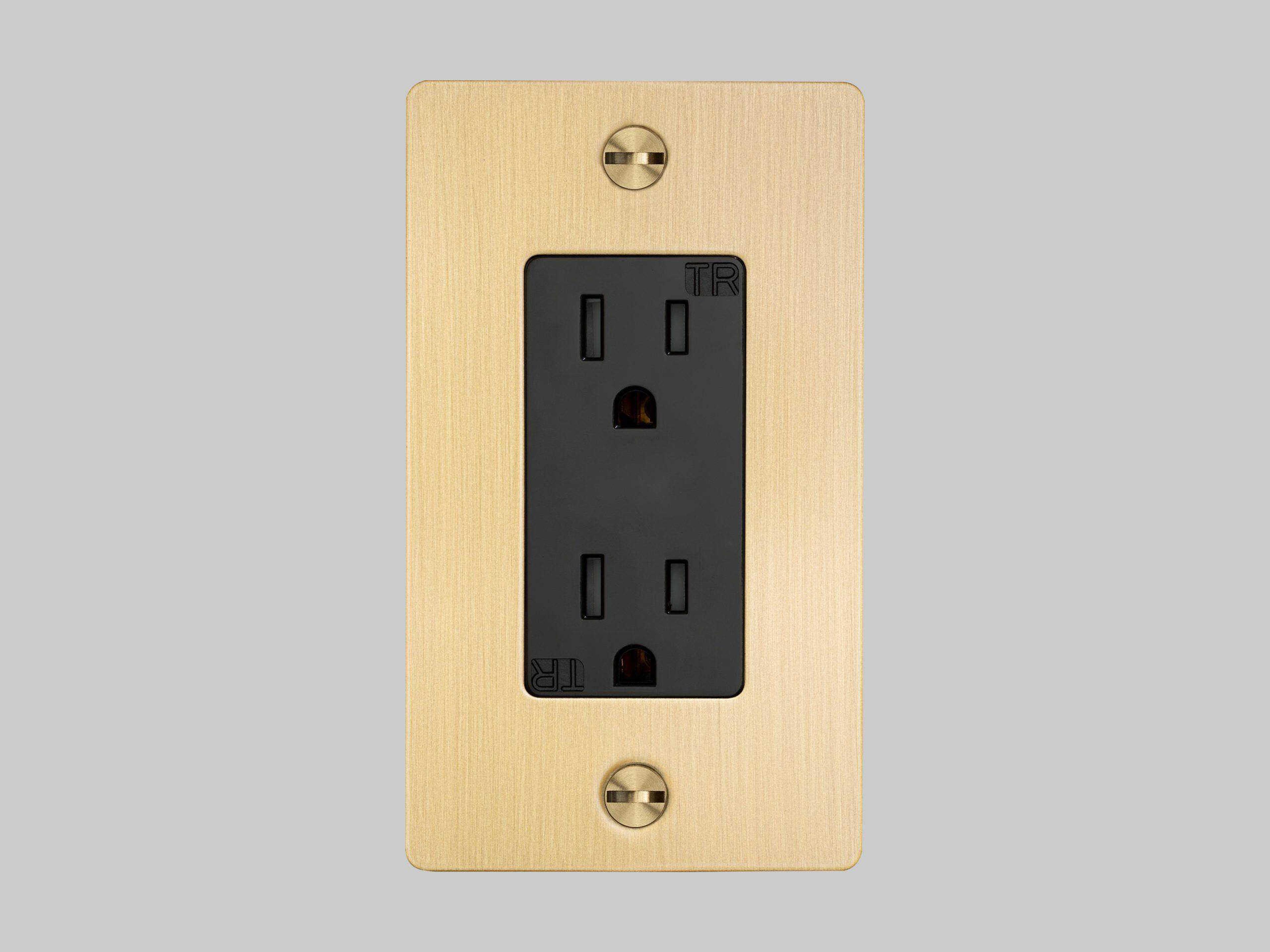 Buster + Punch 1G Brass Outlet without B+P Logo