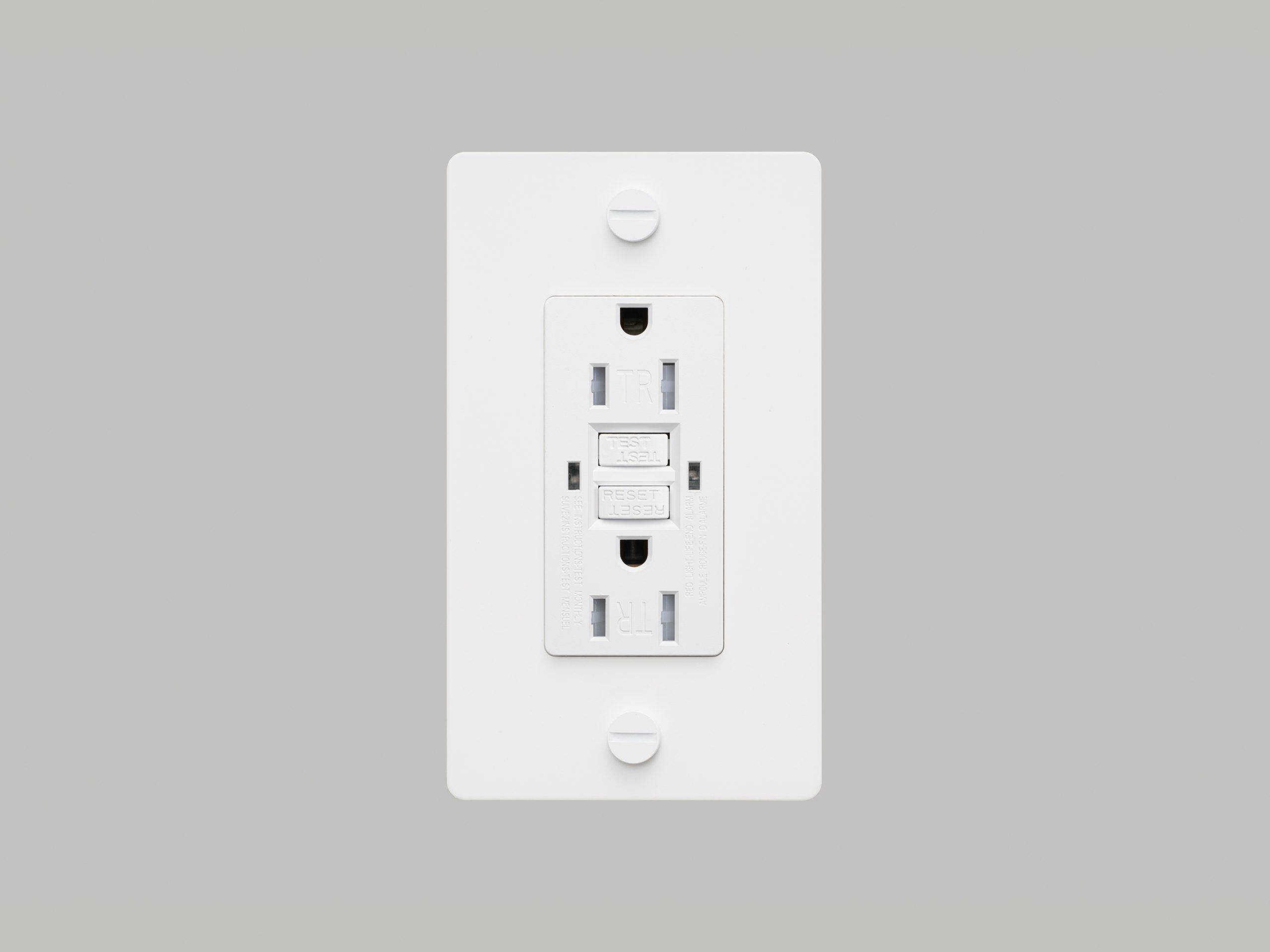 Buster + Punch 1G White Outlet without B+P Logo