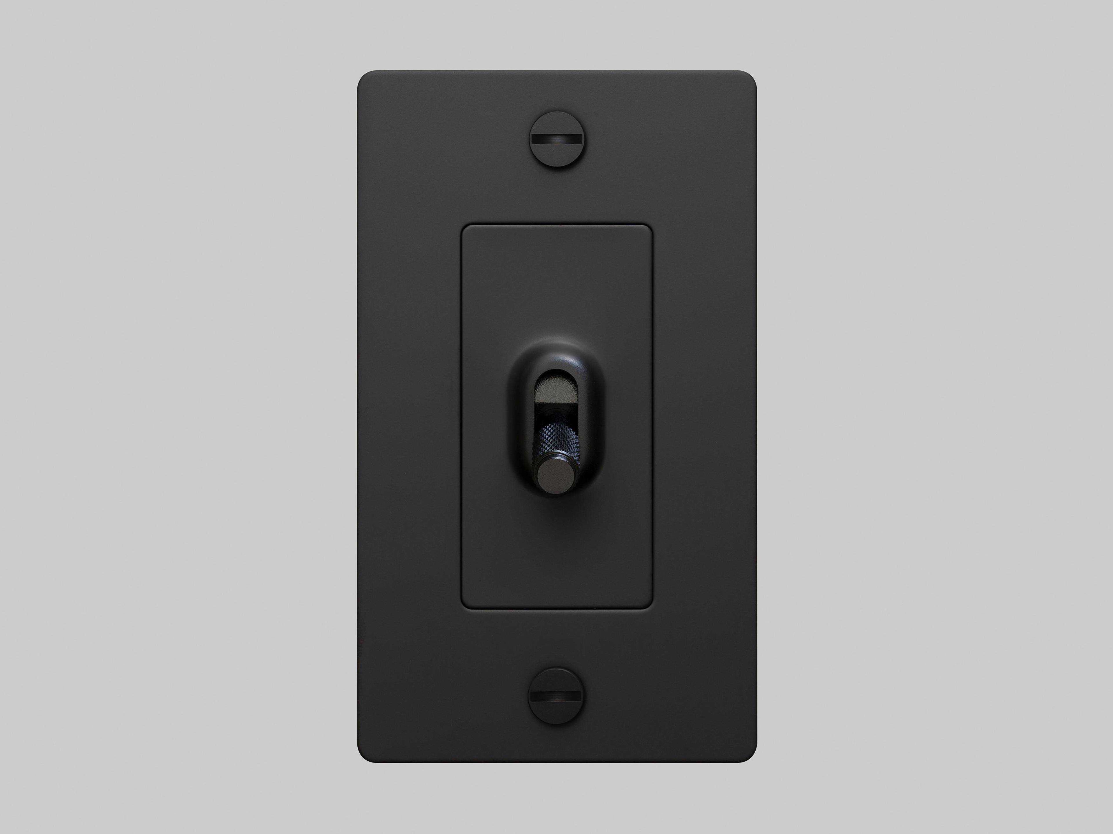 Buster + Punch 1G Black Cross Toggle