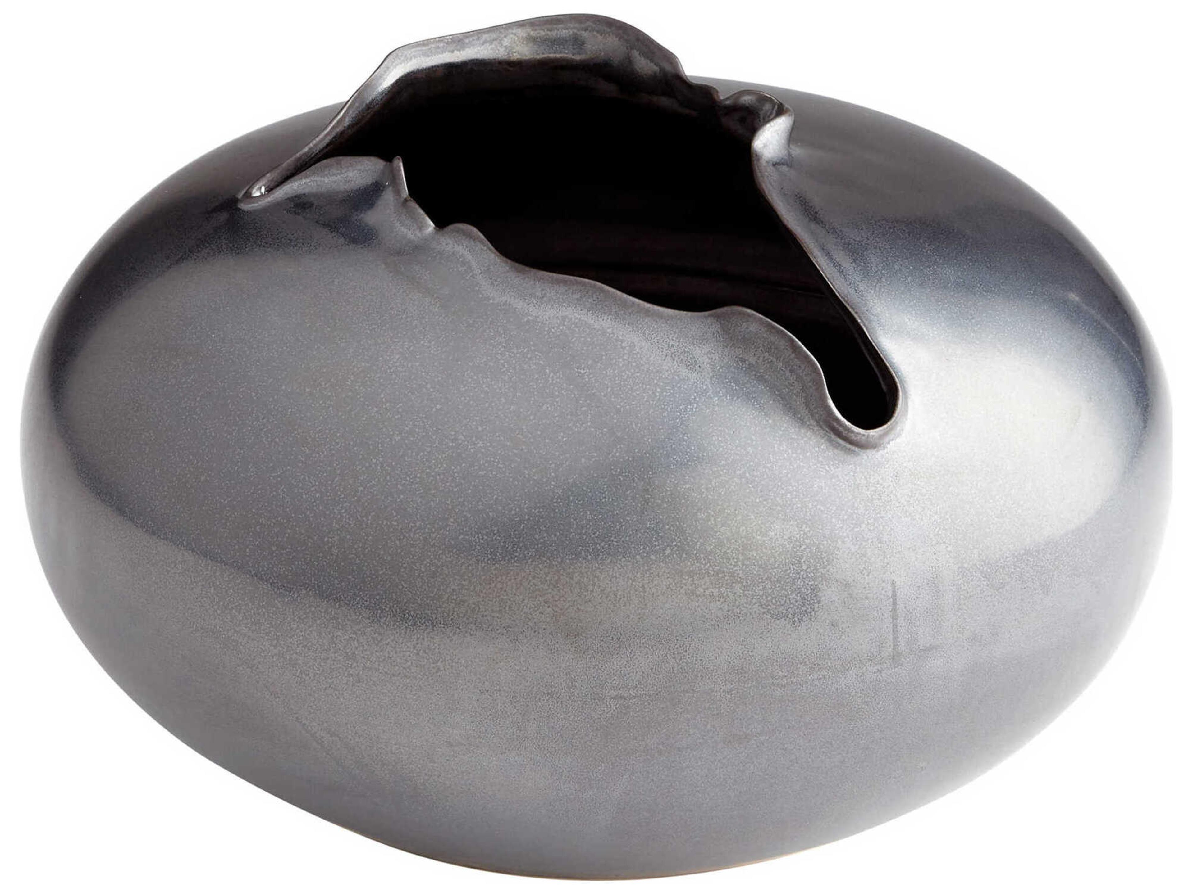 Black Metal Tambora Vase