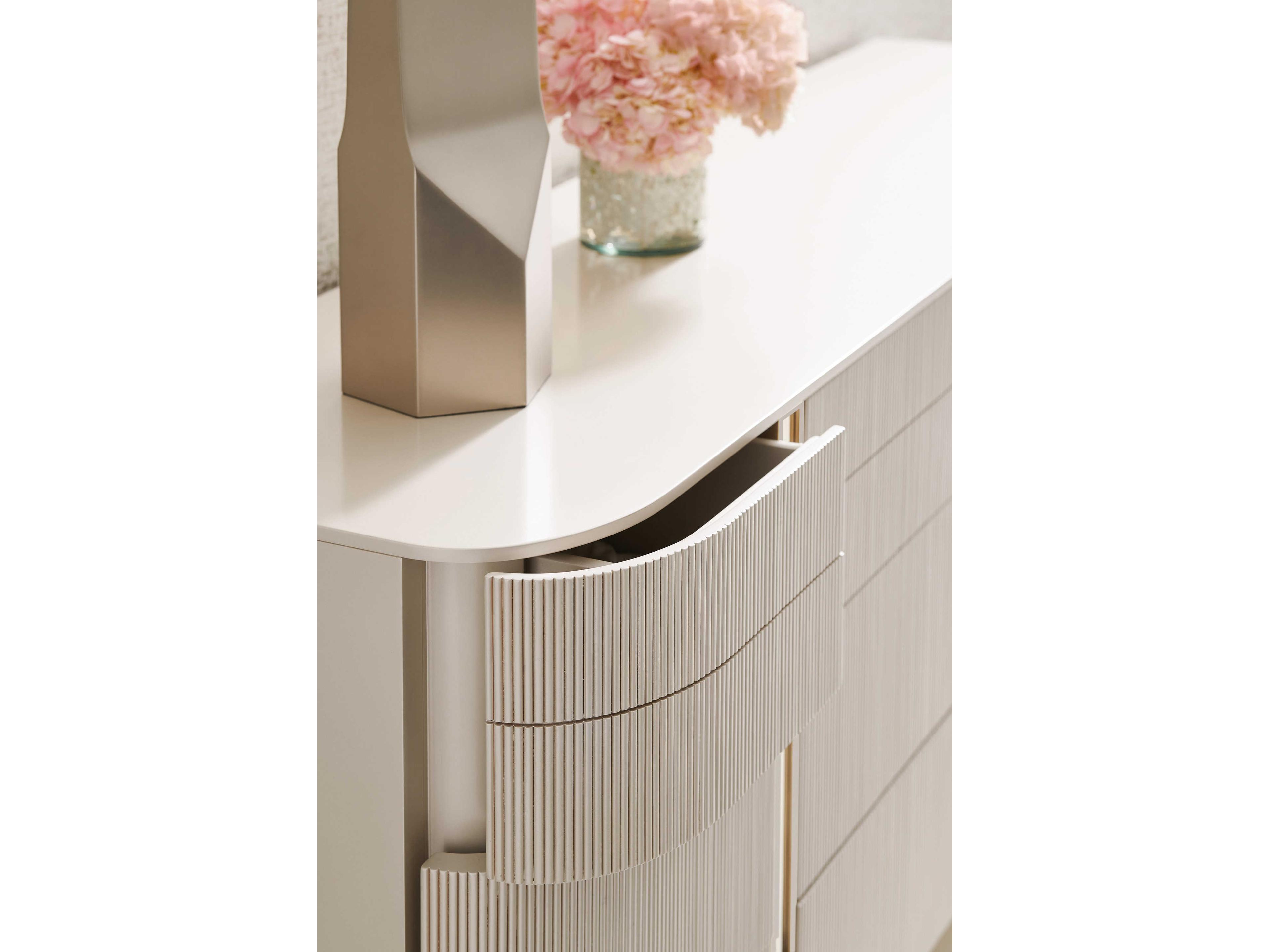 Caracole Classic Love at First Sight 9-Drawers White Dresser