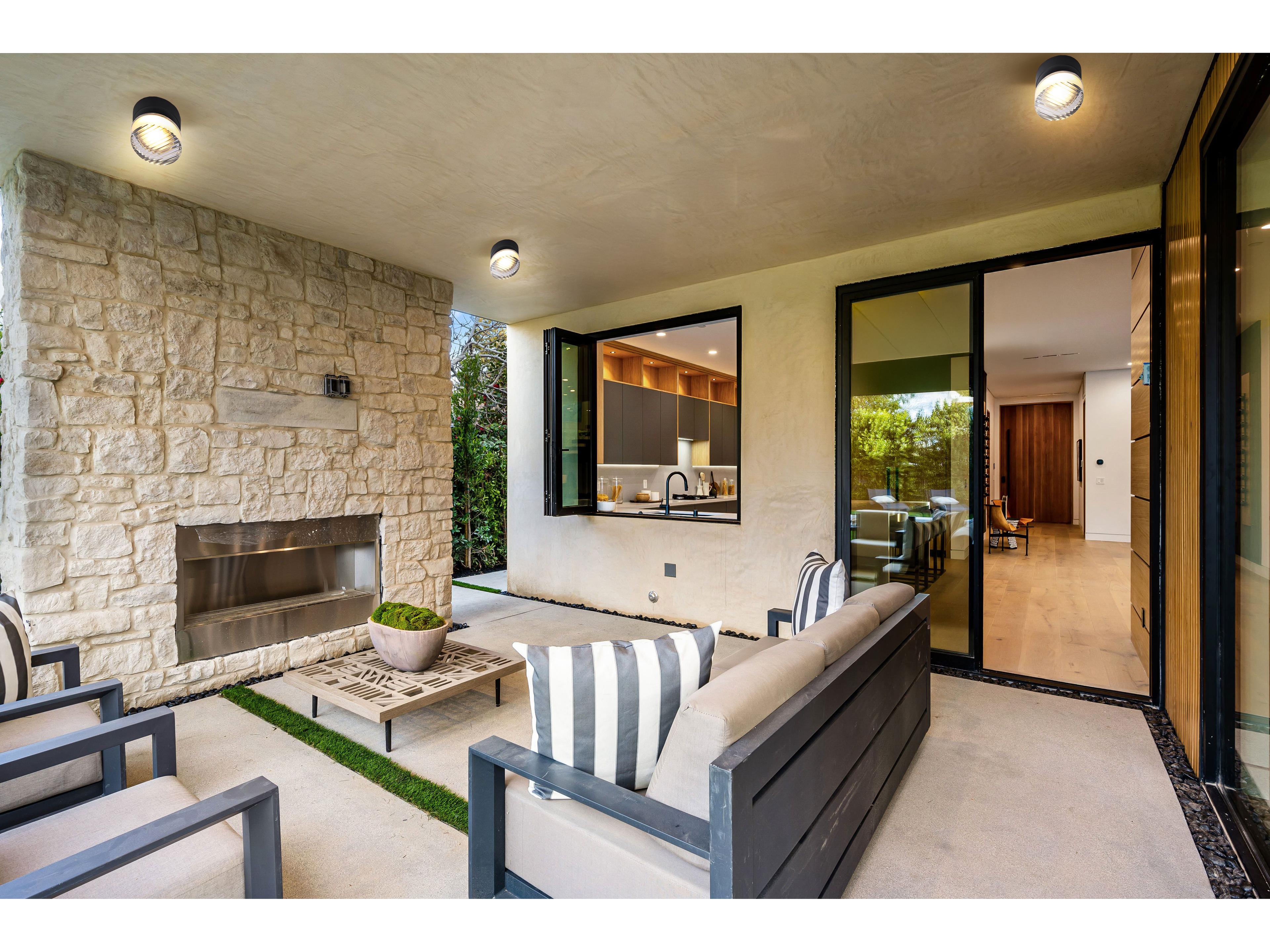 Canarm Benni 1 -light Outdoor Wall Light