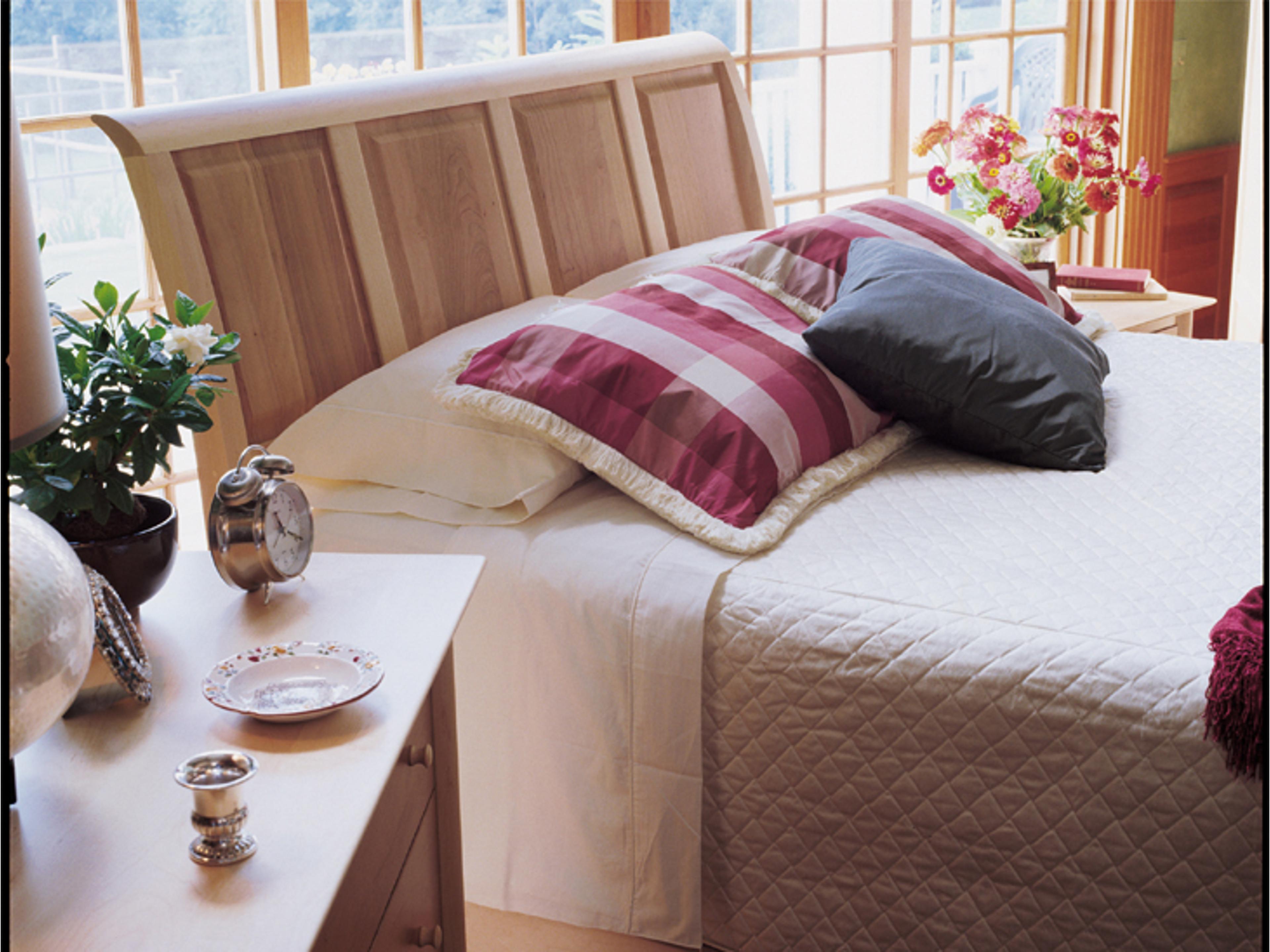 Copeland Sarah Brown Solid Wood Twin Sleigh Bed