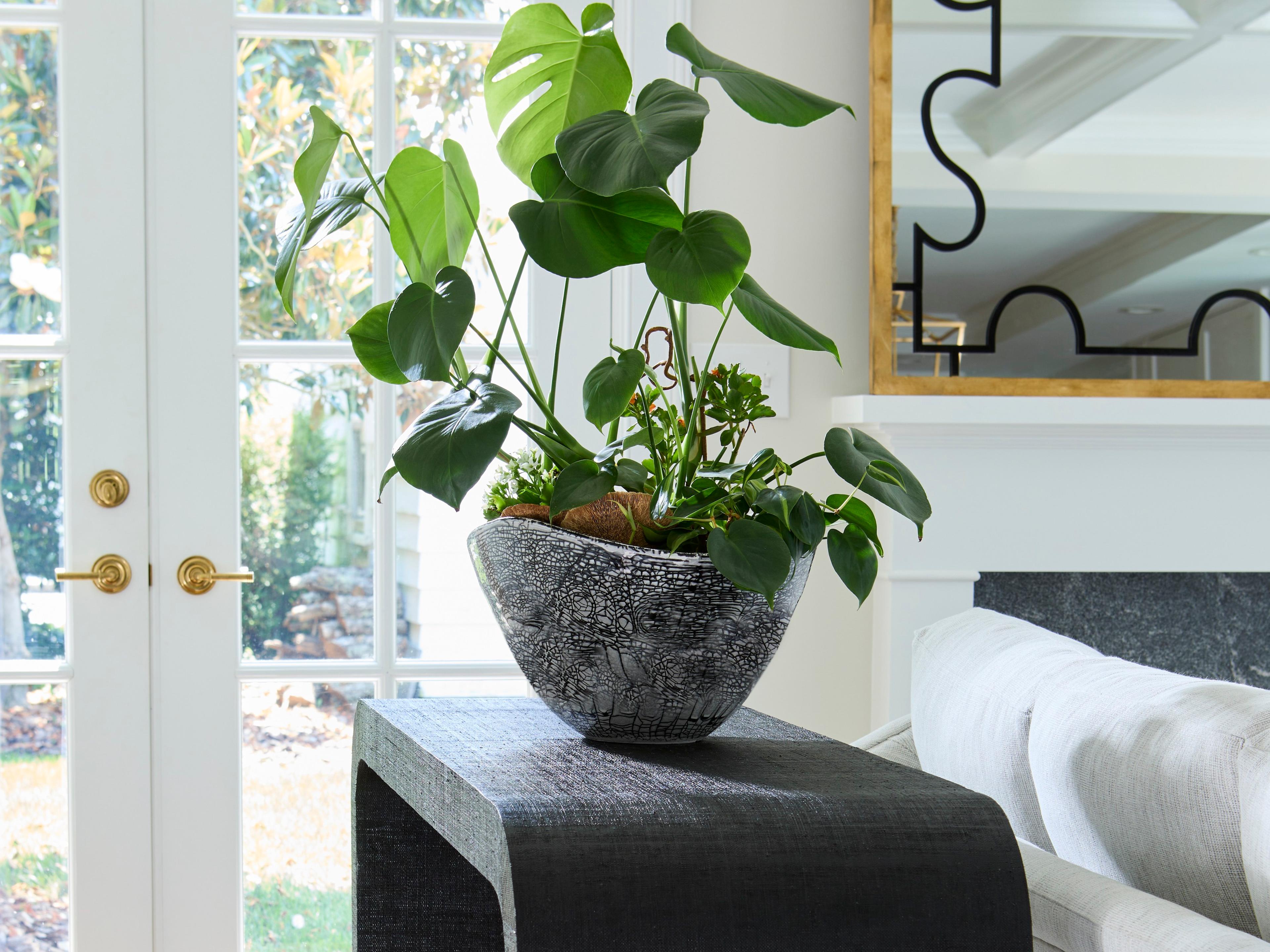 Chelsea House Black Oval Centerpiece