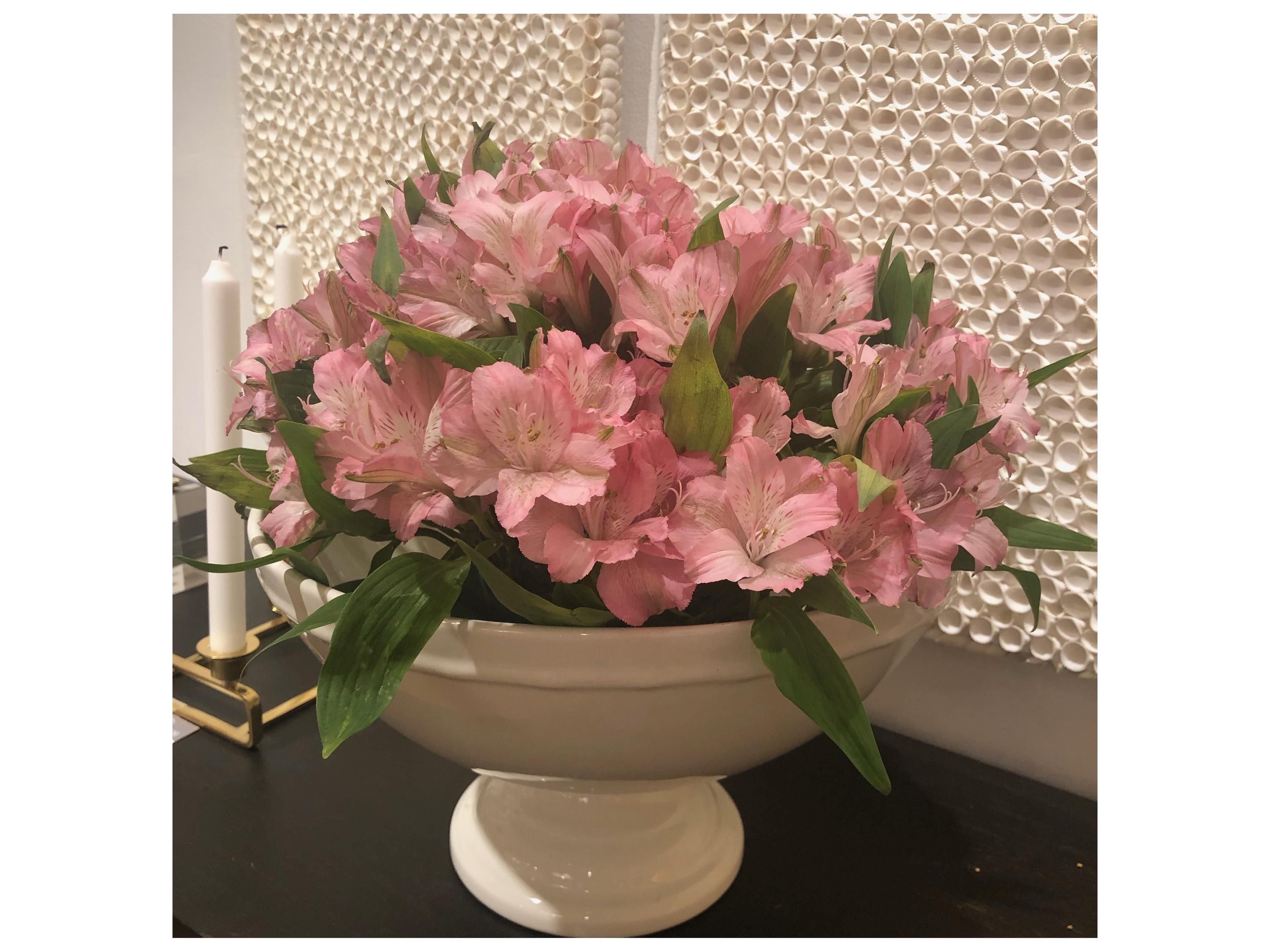 Chelsea House Bradshaw Orrell Pedestal Centerpiece - White