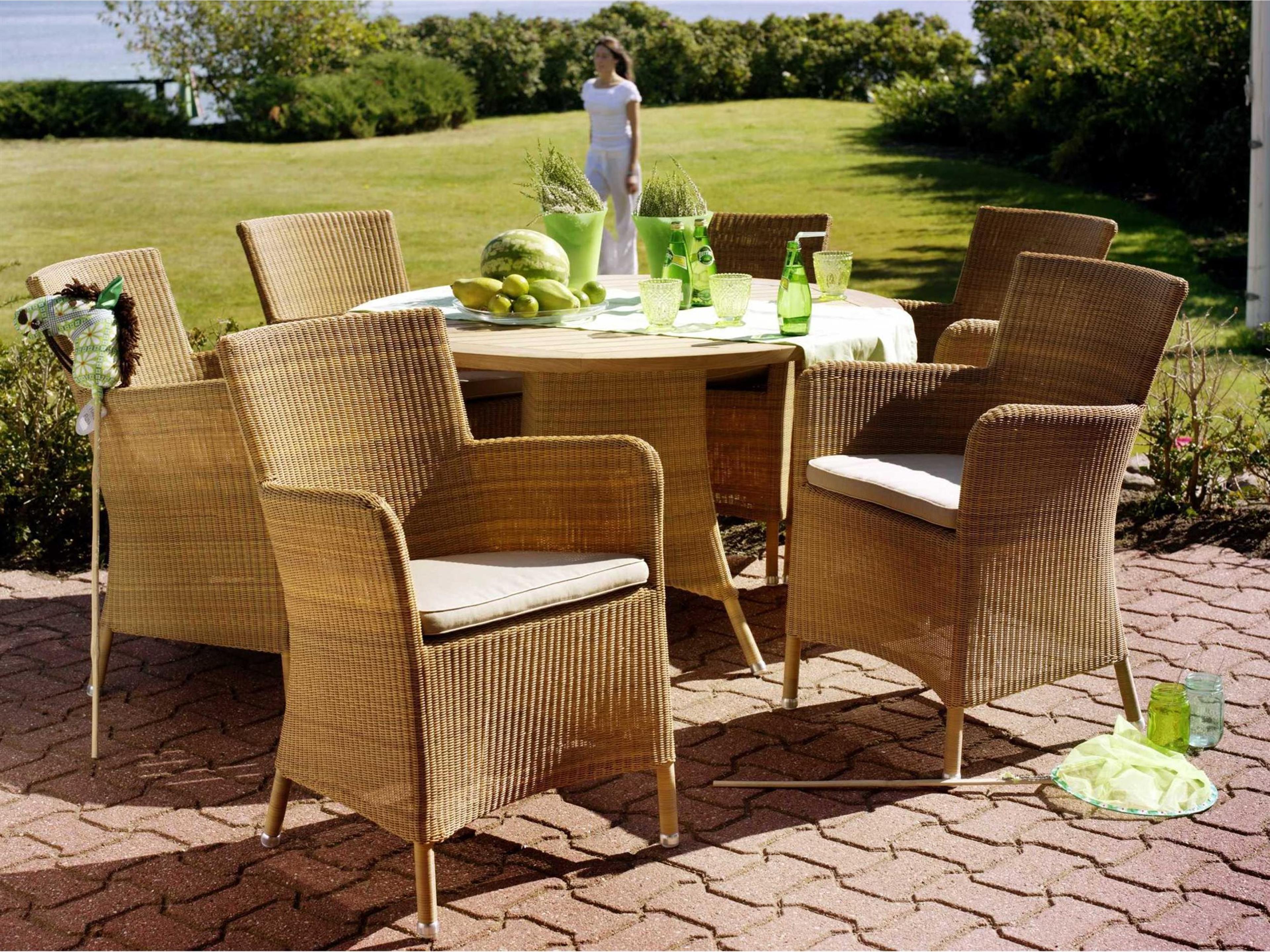 Hampsted Wicker Dining Set