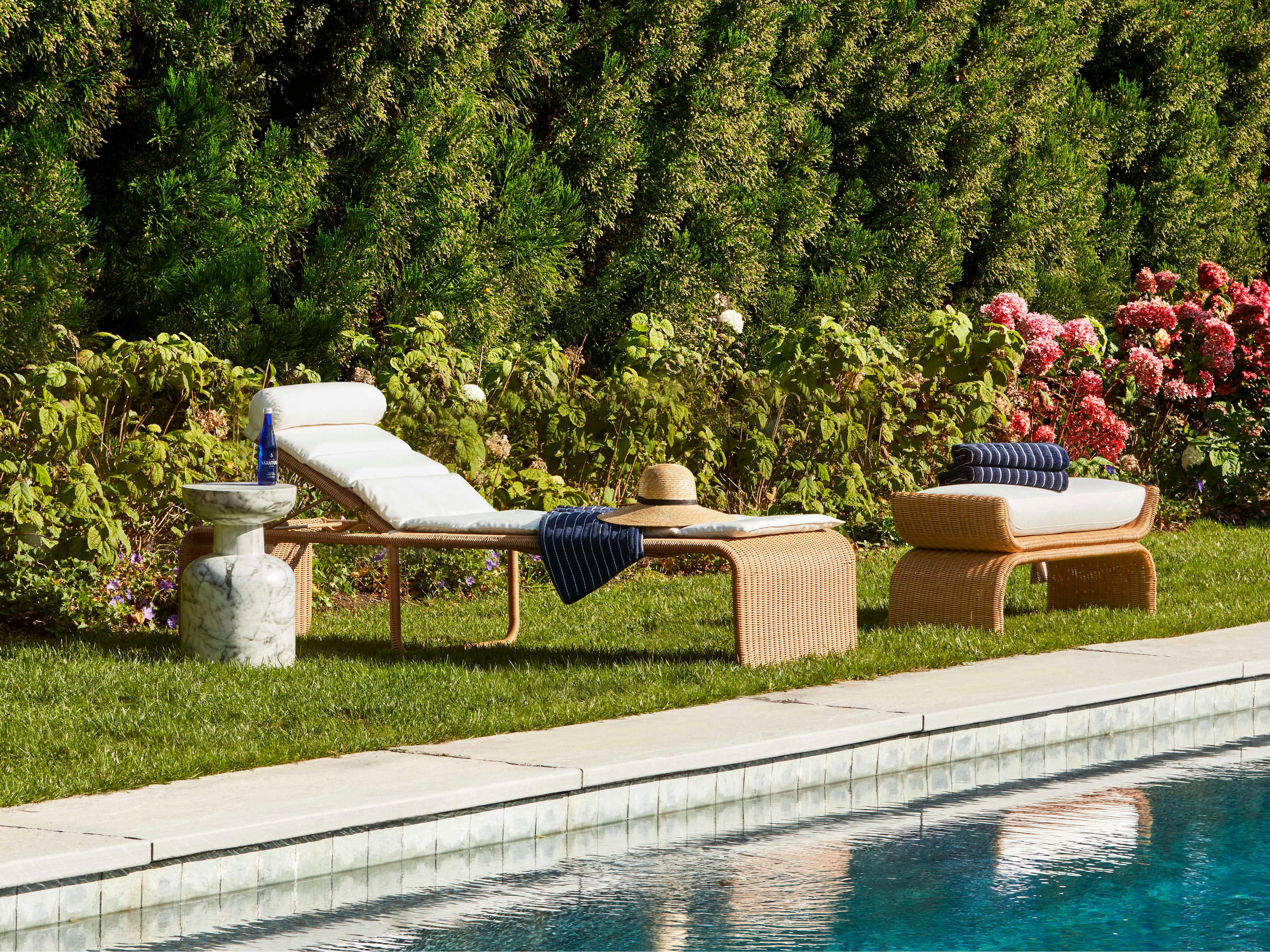 Century Outdoor Carrier And Company Aluminum Cushion Chaise Lounge