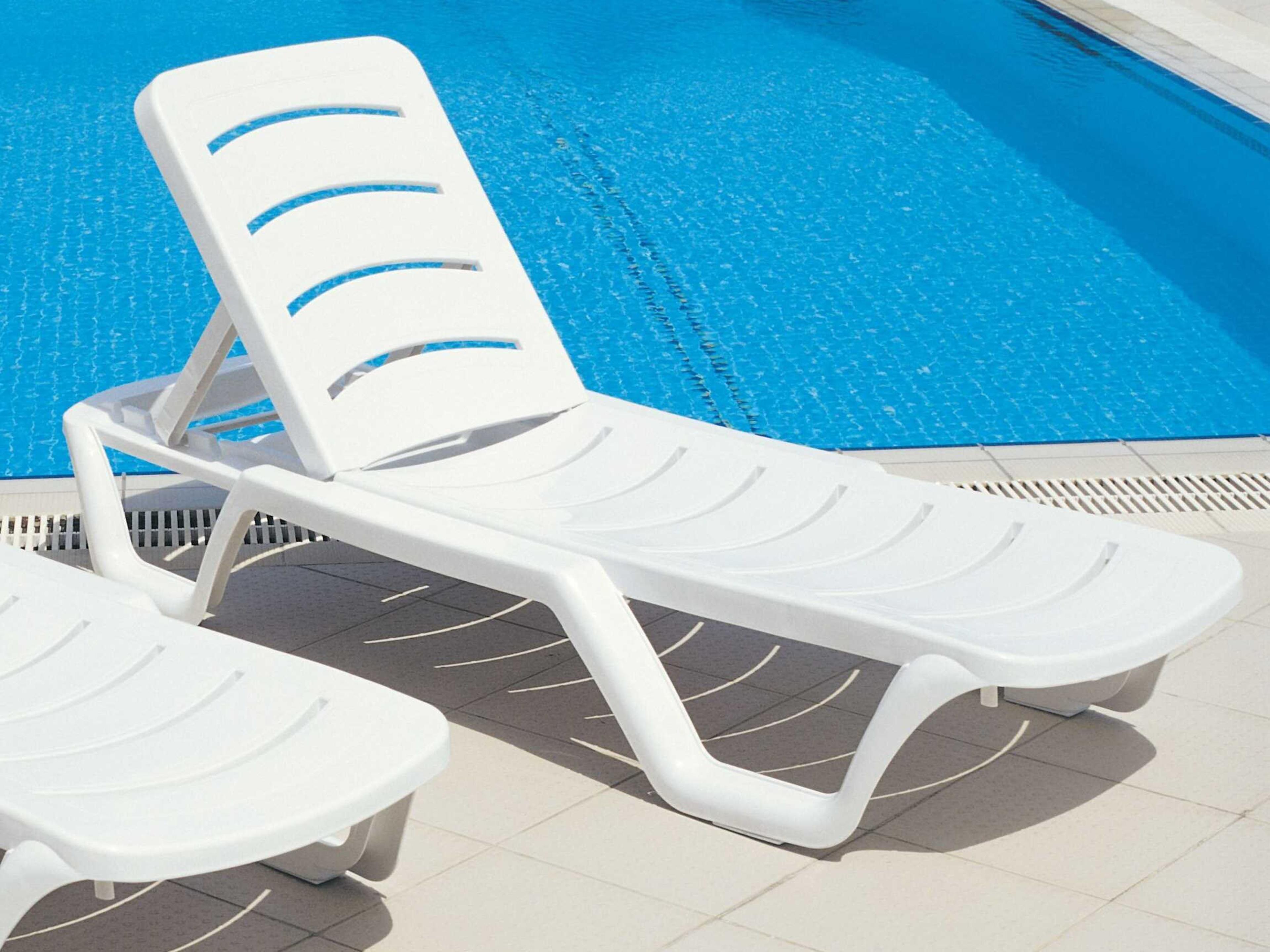 Compamia Sunlight White Resin Chaise Lounge