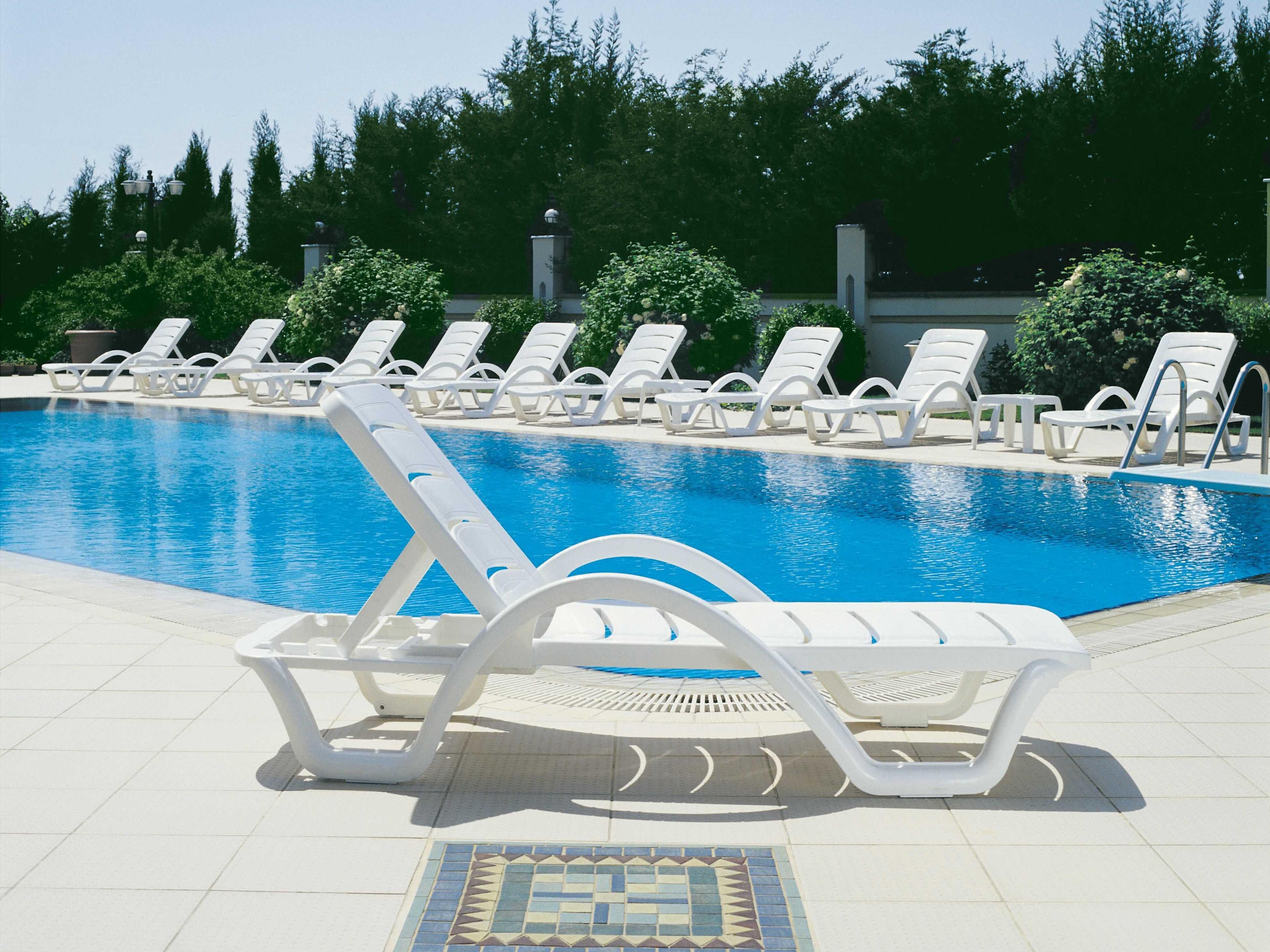 Compamia Sunrise White Resin Chaise Lounge