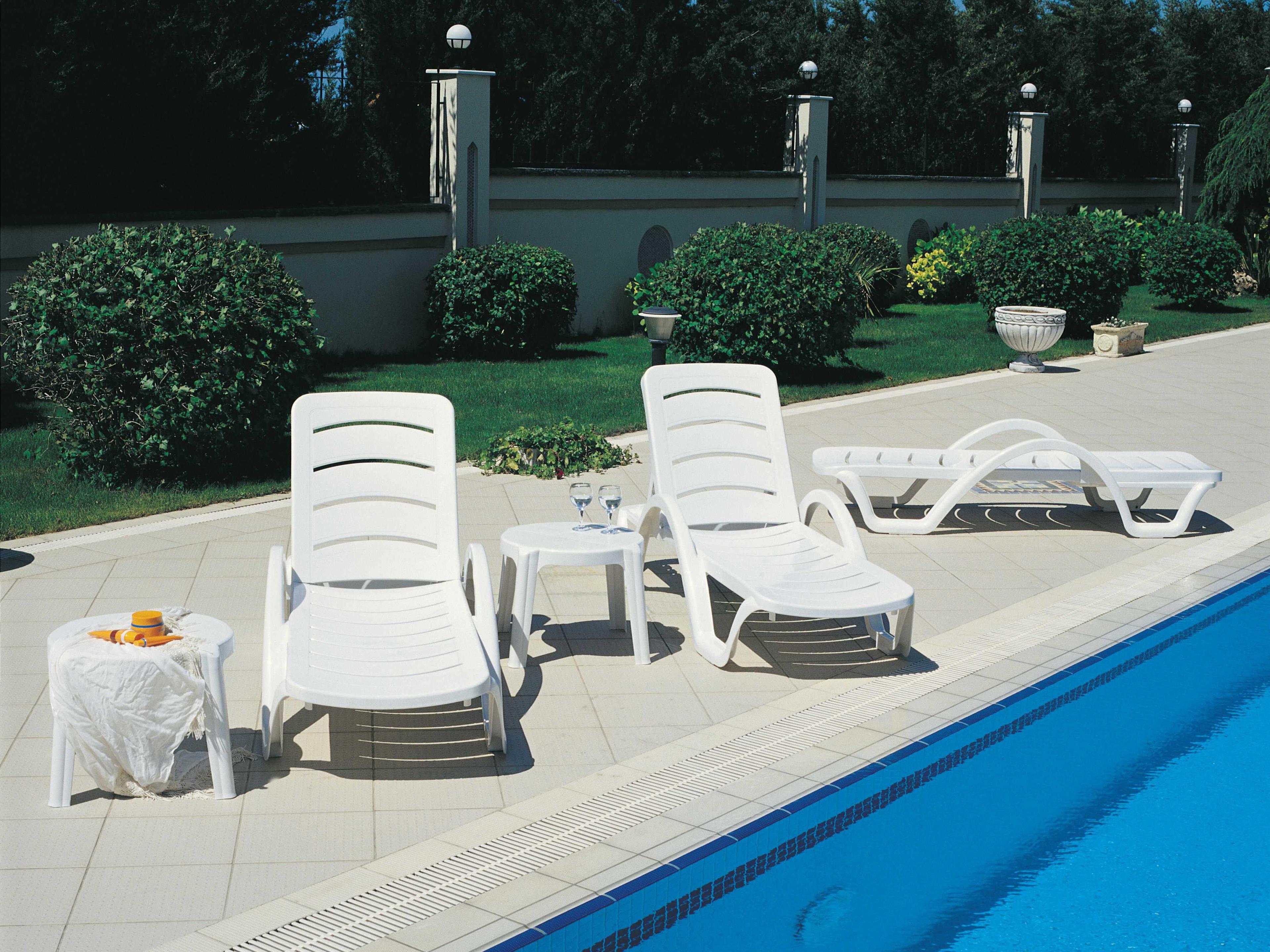 Compamia Sunrise White Resin Chaise Lounge