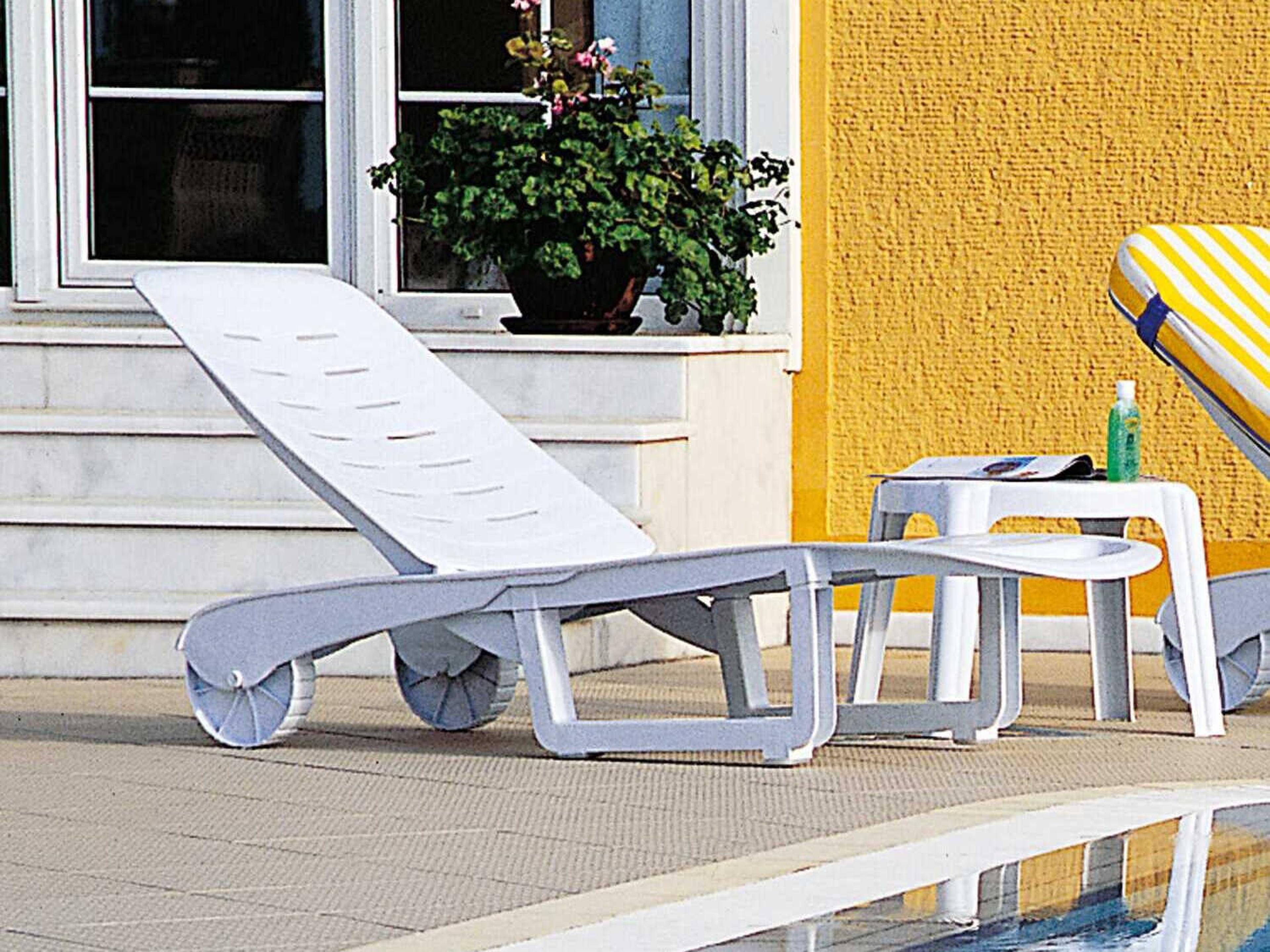 Compamia Sundance White Resin Chaise Lounge