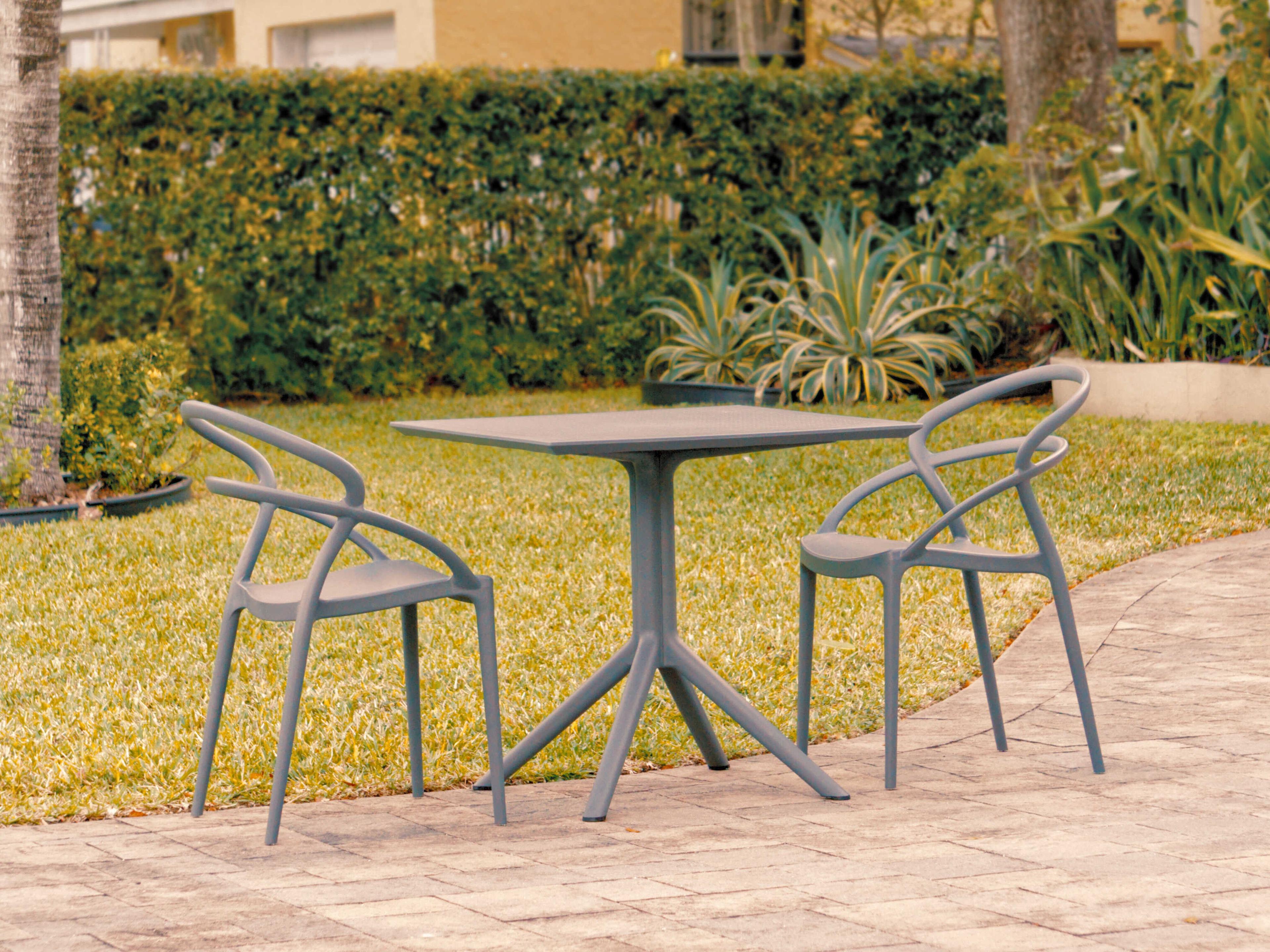 Pia Dark Gray Polypropylene Dining Set