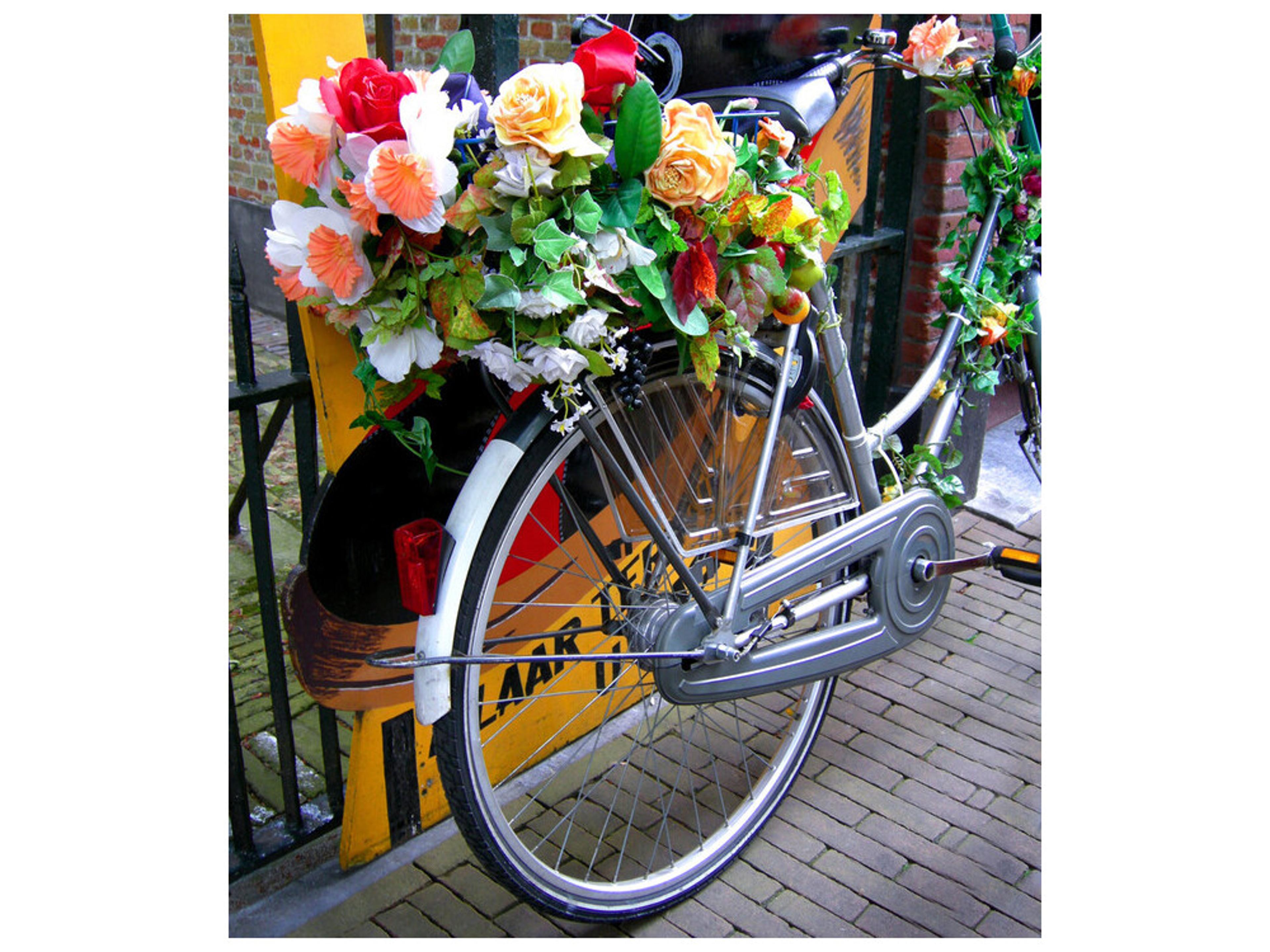 Delivering Love II Wall Art