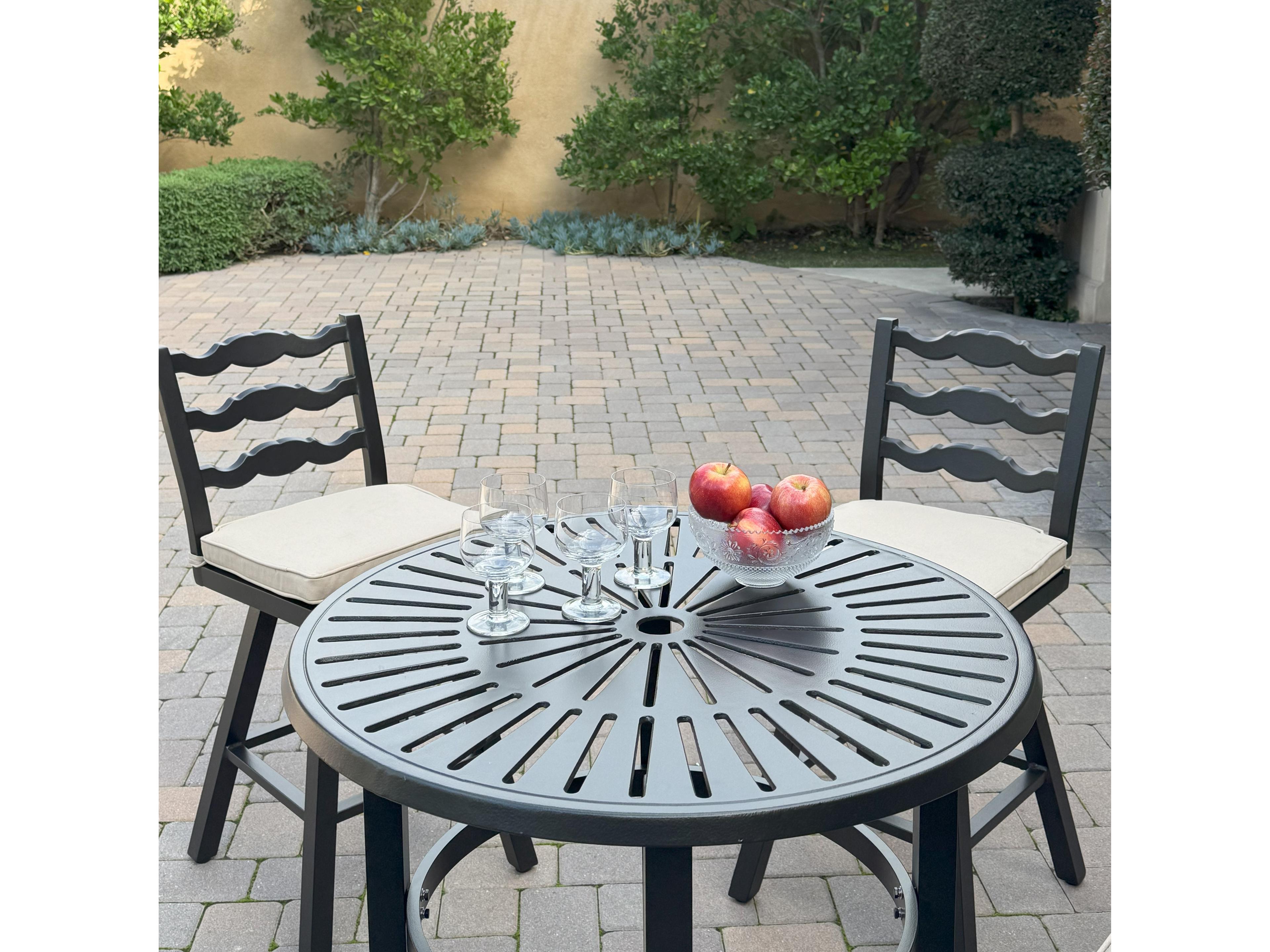 Darlee Outdoor Living Aspen Aluminum 5-Piece Patio Bar Set with 30 feet' Round Counter Height Bar Table