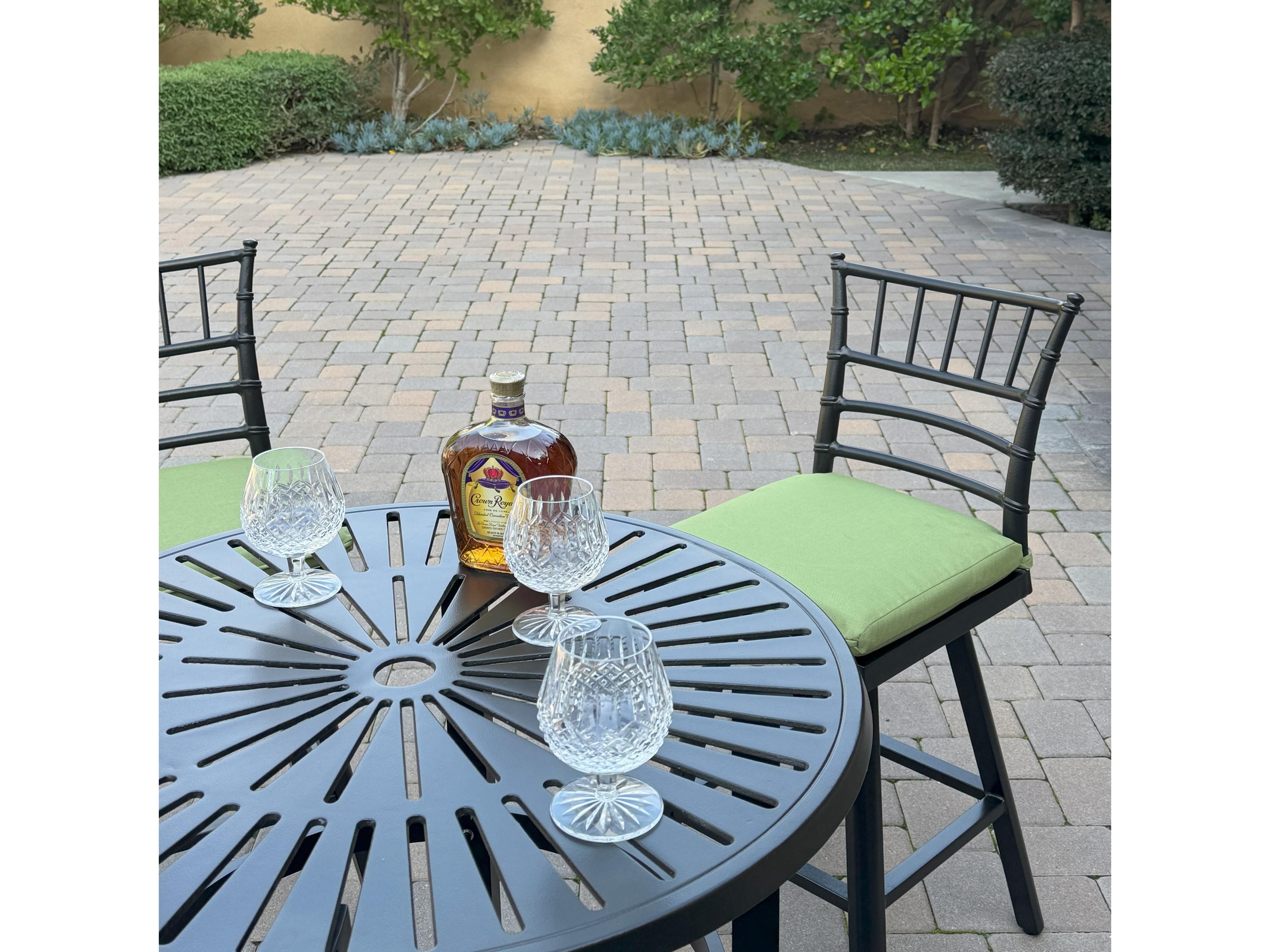 Darlee Outdoor Living Bella Aluminum 5-Piece Patio Bar Set with 30 feet' Round Counter Height Bar Table