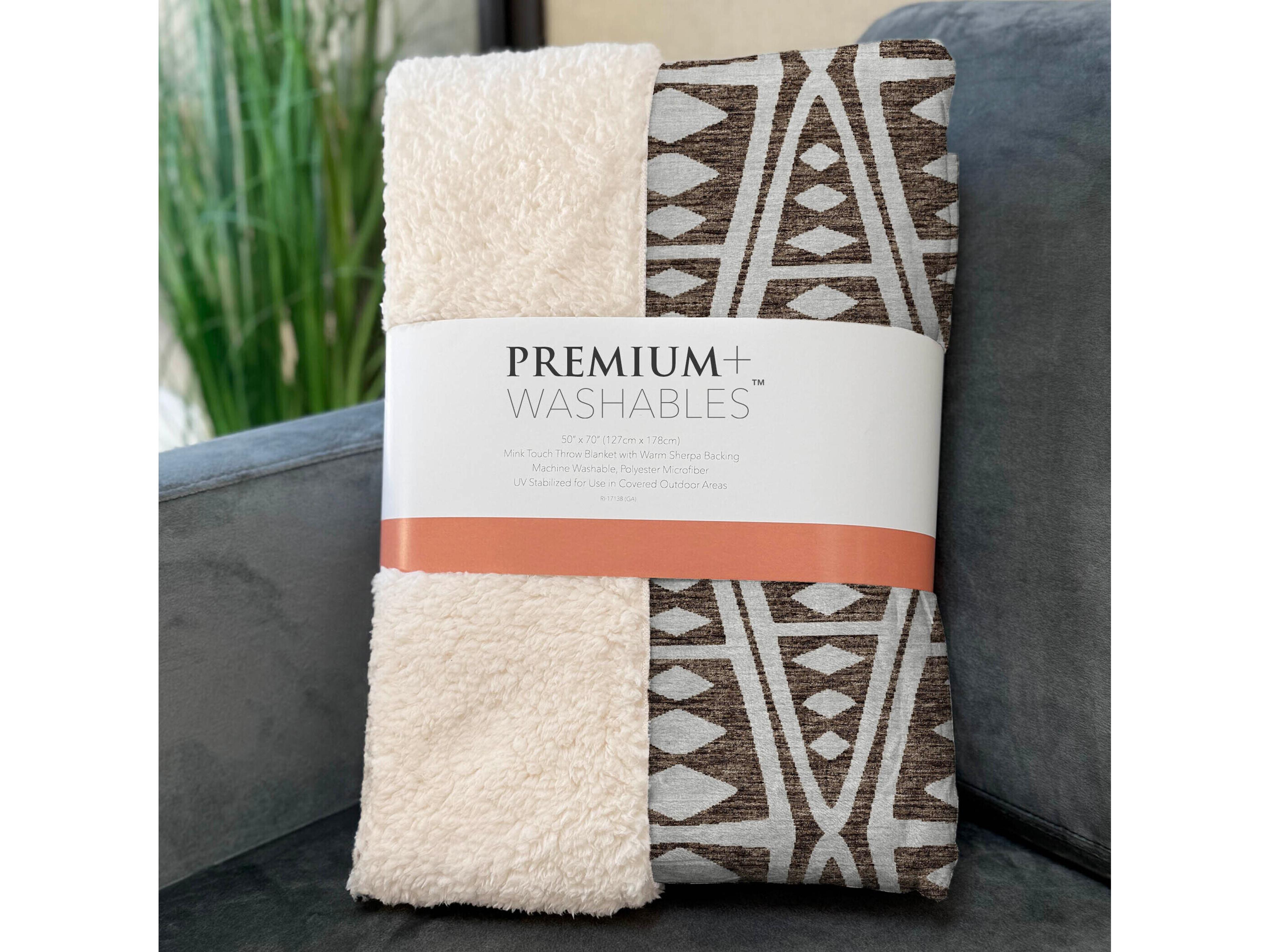 Dalyn Sherpa Brown Polyester Throw