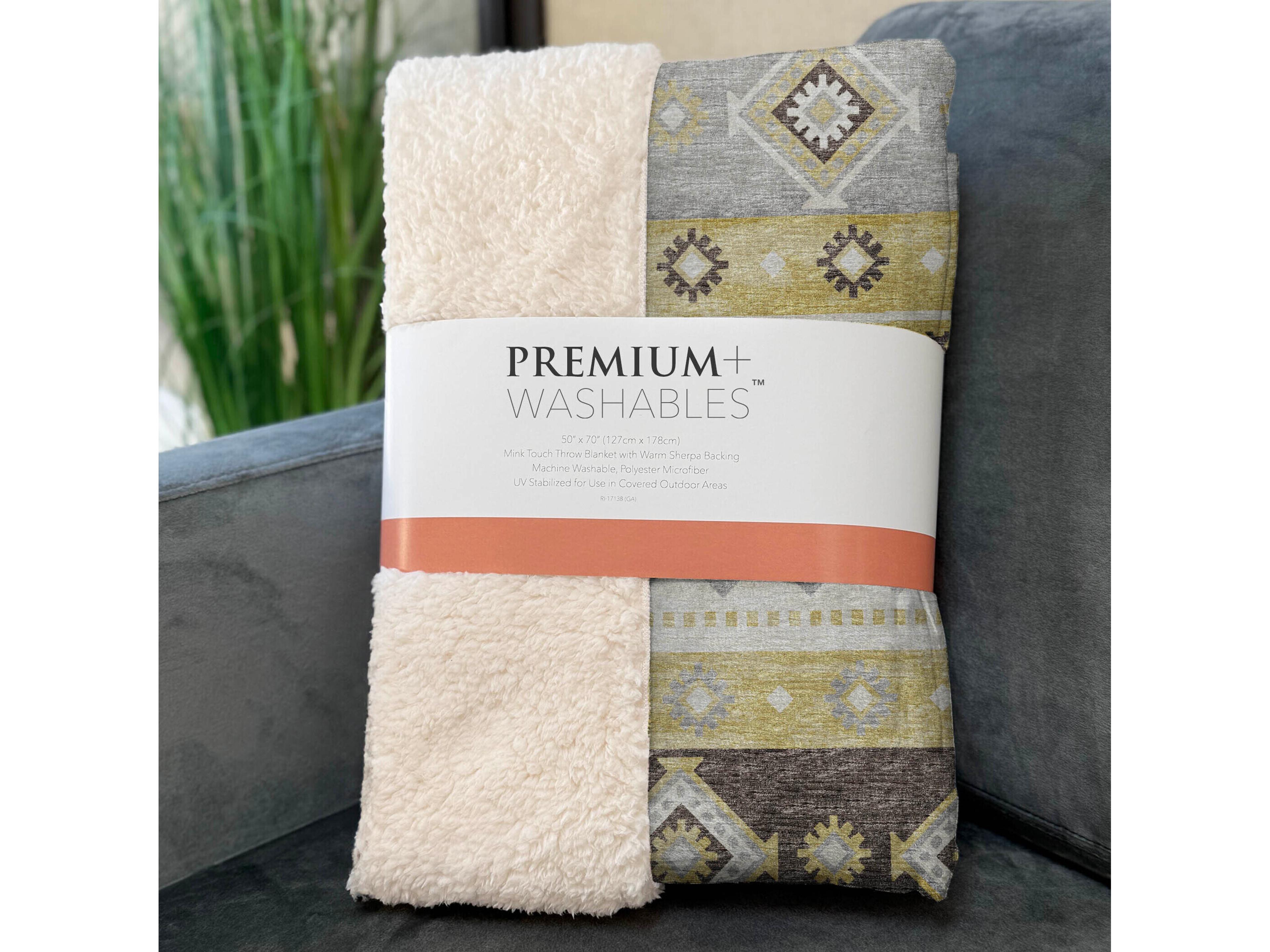 Dalyn Sherpa Purple Polyester Throw