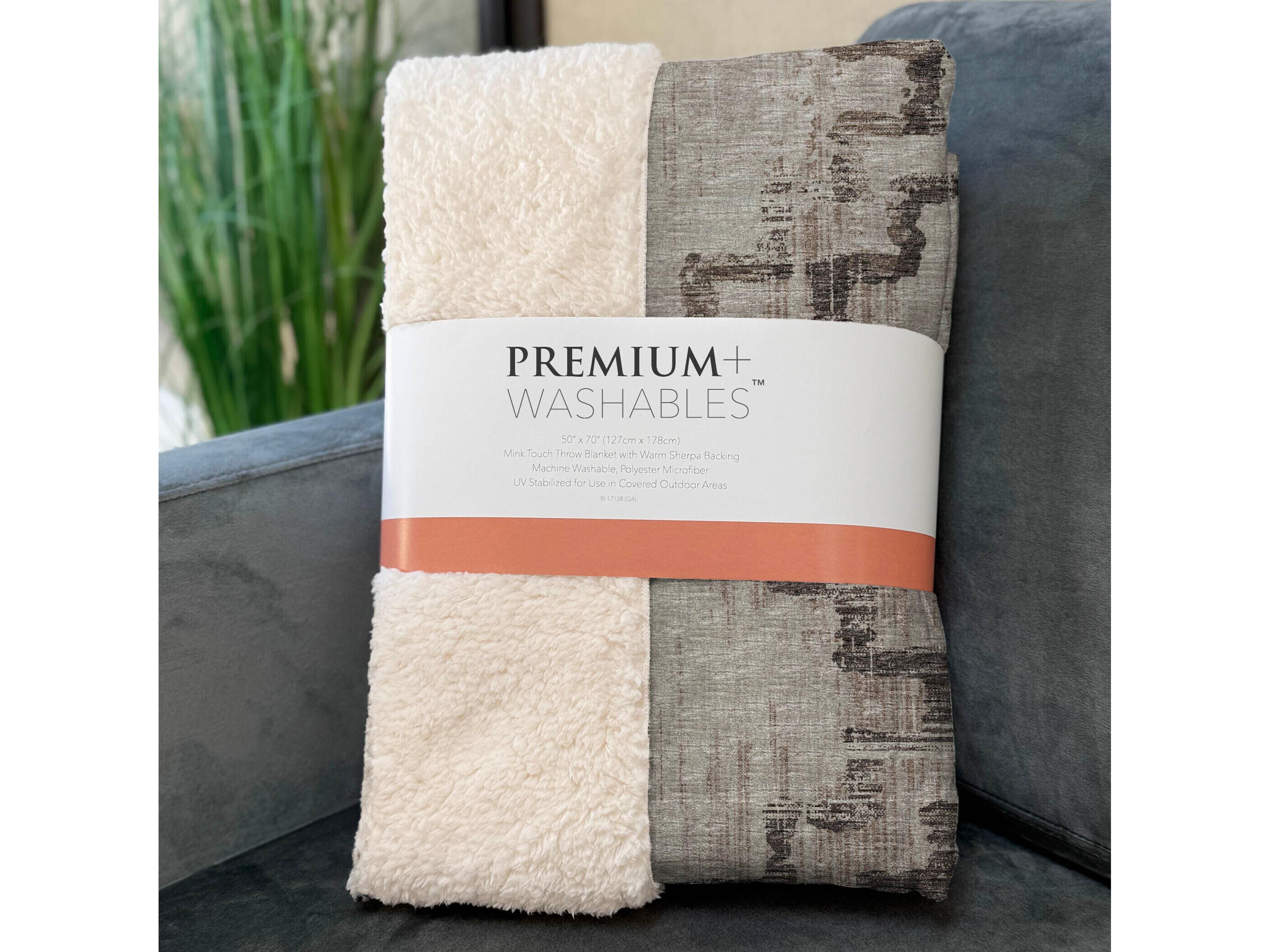 Dalyn Sherpa Brown Polyester Throw