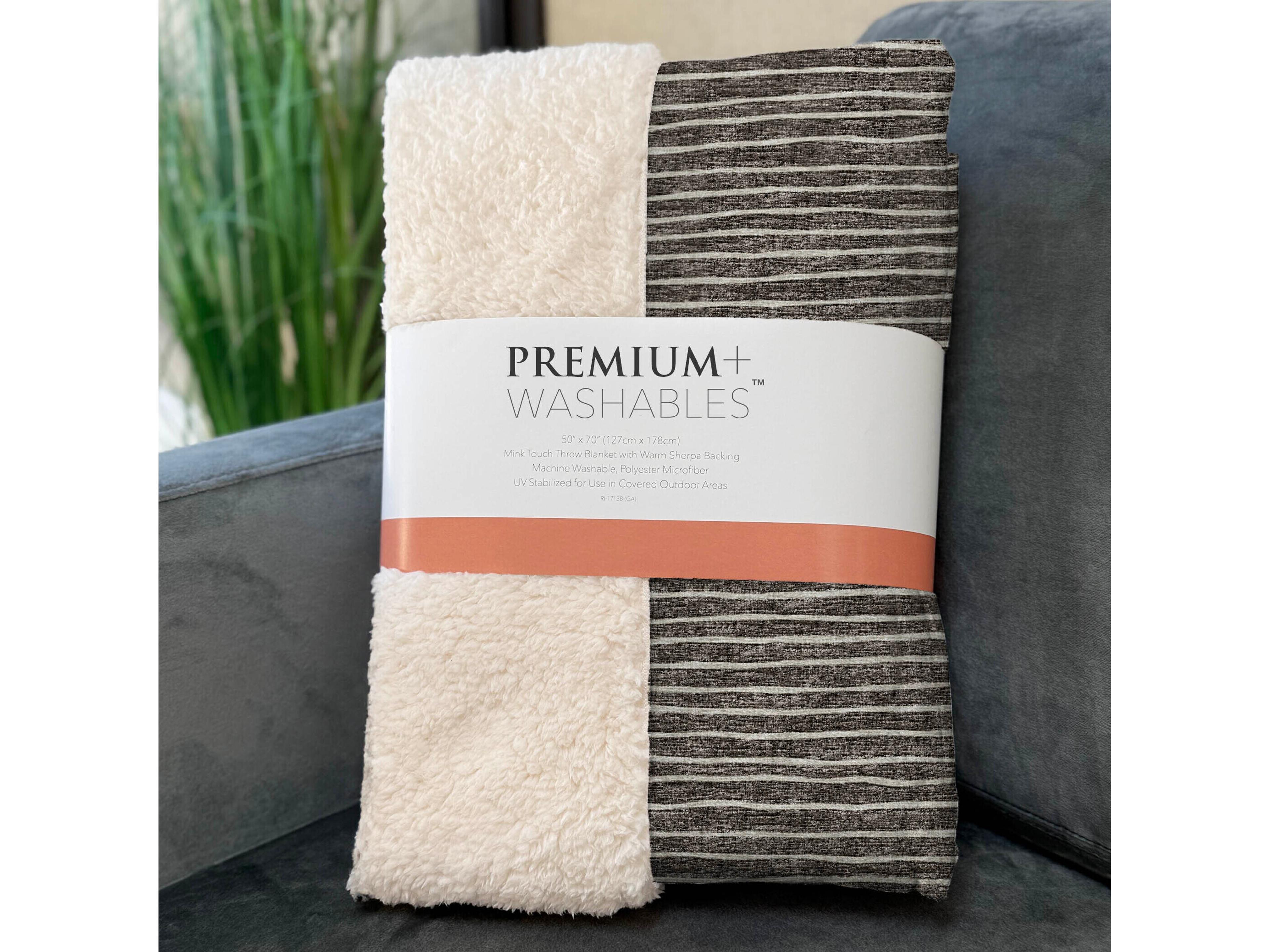 Dalyn Sherpa Brown Polyester Throw