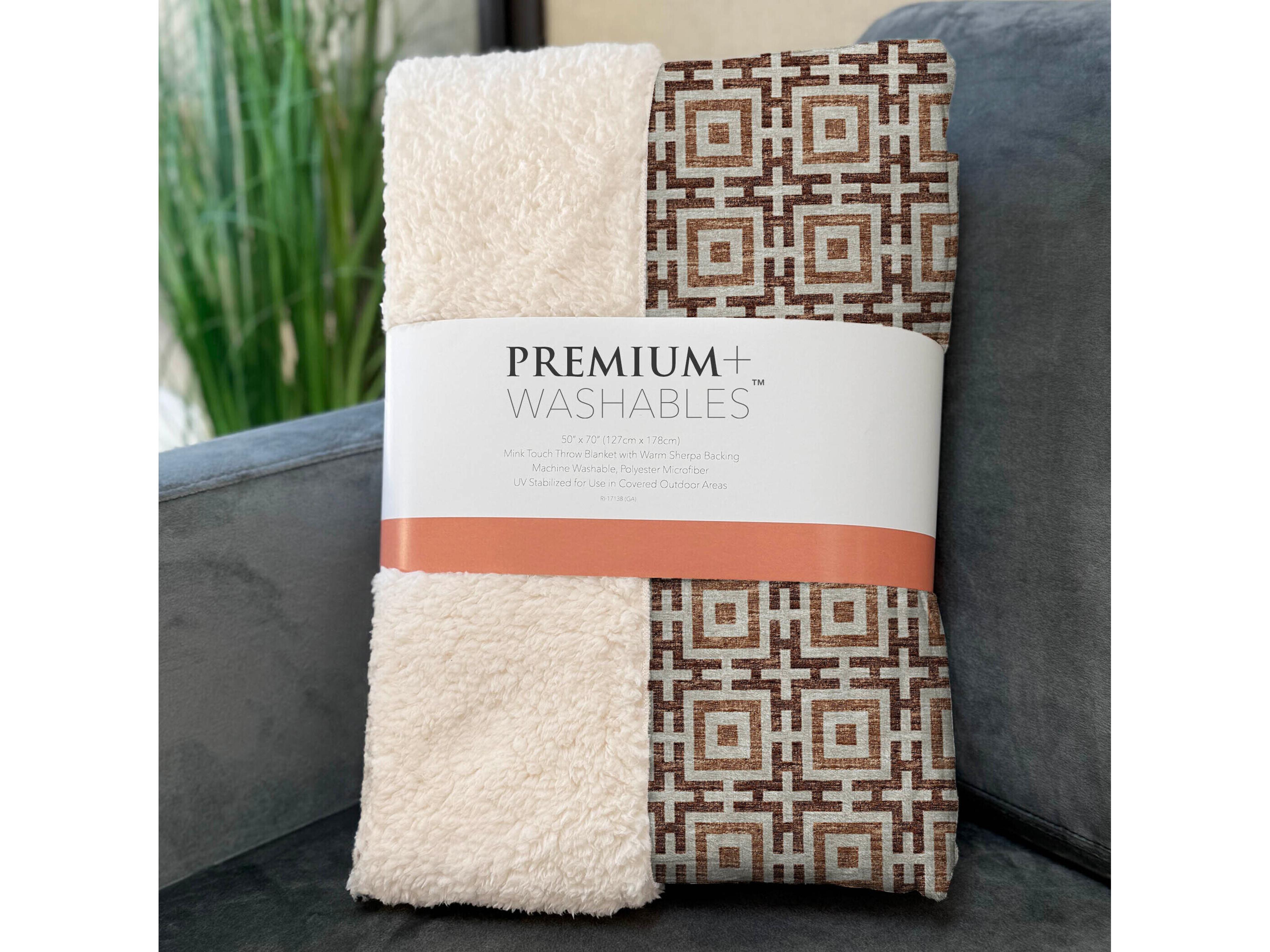 Dalyn Sherpa Red Polyester Throw